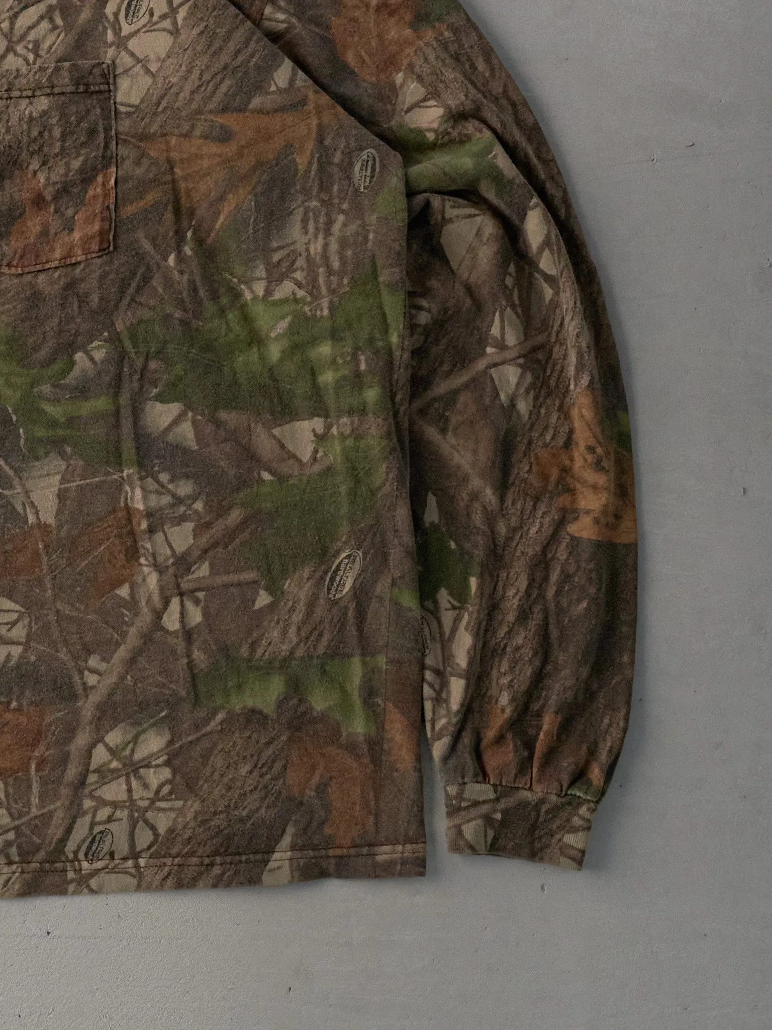 Vintage Y2k Green Realtree Camo Longsleeve (L) sold by Rebalance Vintage product image thumbnail 3