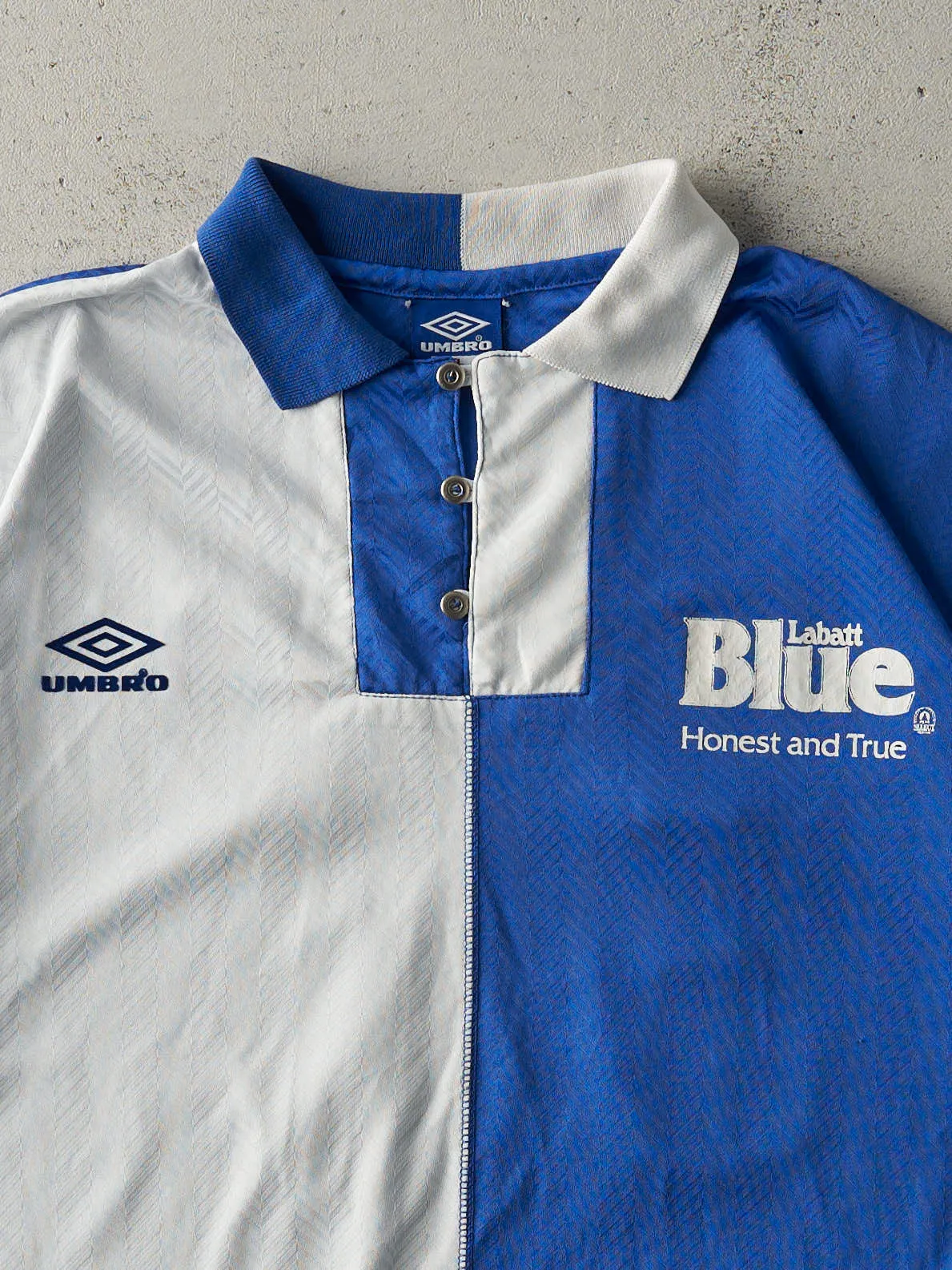 Vintage 90s White & Blue Umbro #17 Labatt Blue Soccer Jersey (XL) sold by Rebalance Vintage product image thumbnail 3