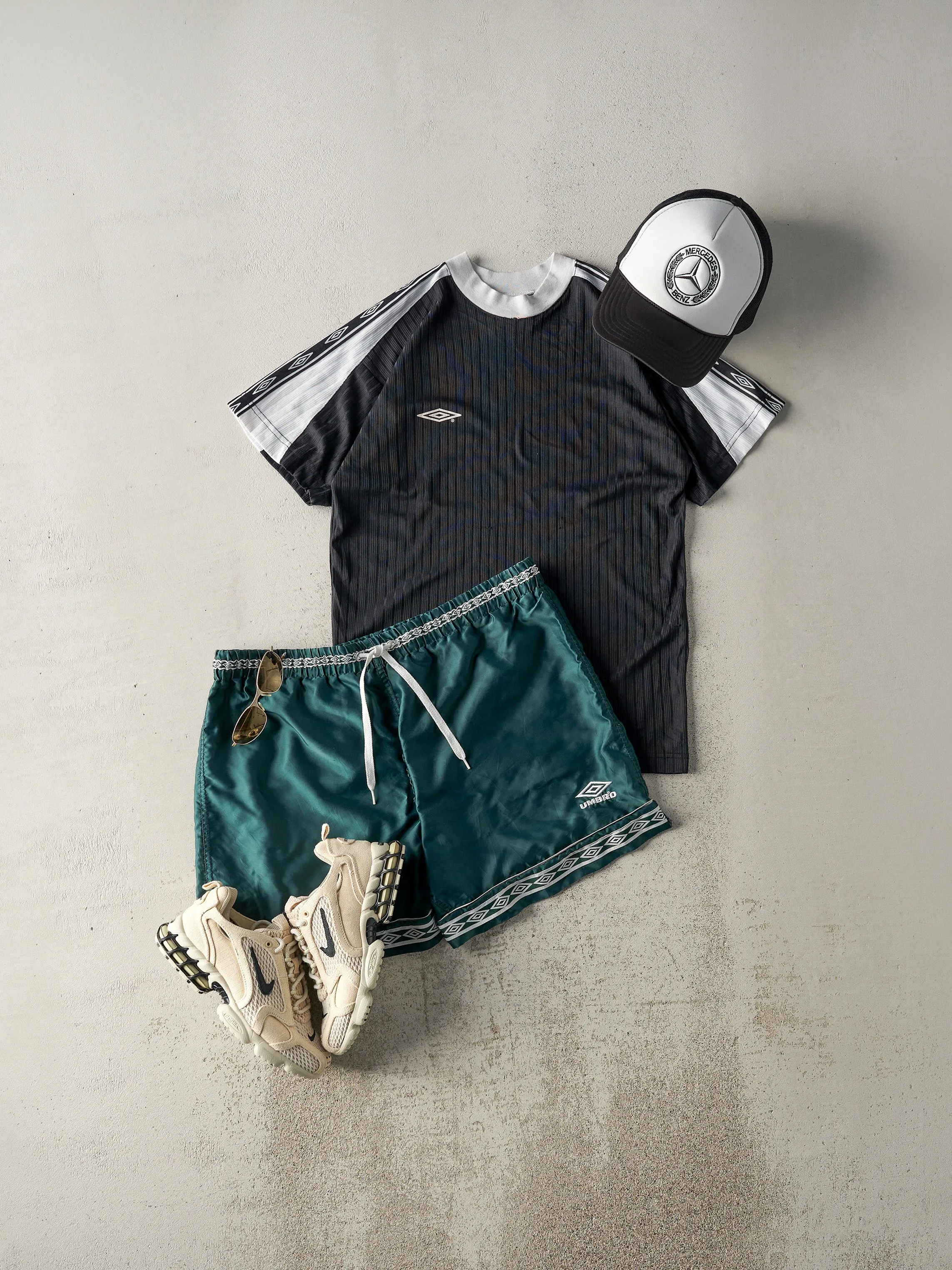 Vintage 90s Black & White Umbro Soccer Jersey (S) sold by Rebalance Vintage product image thumbnail 2