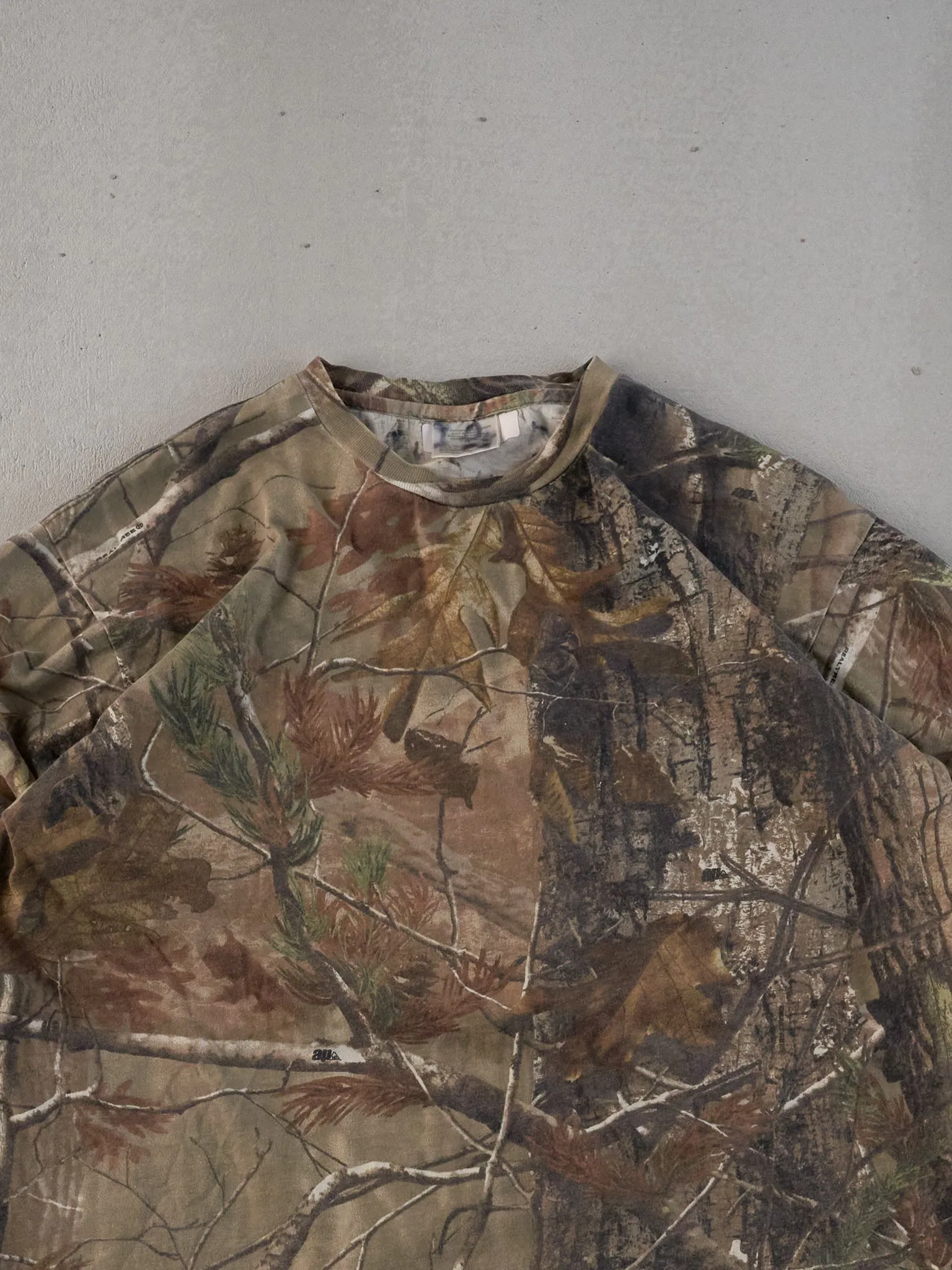 Vintage 90s Green Realtree Camo Long-sleeve (M) sold by Rebalance Vintage product image thumbnail 2