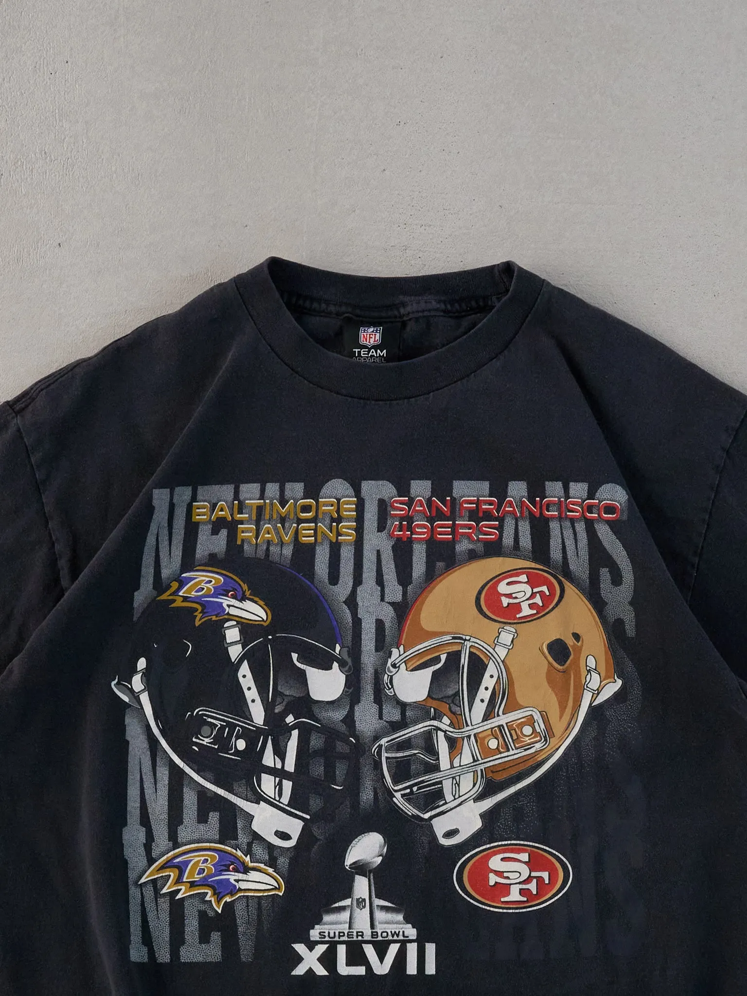 Vintage 12' Black Ravens VS 49s Super bowl NFL Graphic Tee (M) sold by Rebalance Vintage product image thumbnail 2