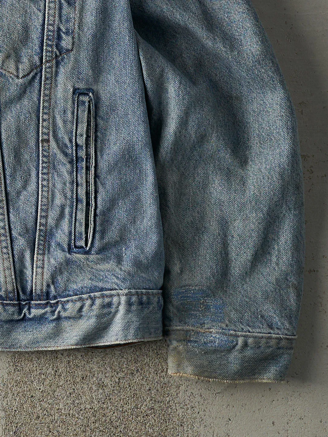 Vintage 90s Light Wash Type 3 Levi's Denim Jacket (M) sold by Rebalance Vintage product image thumbnail 3