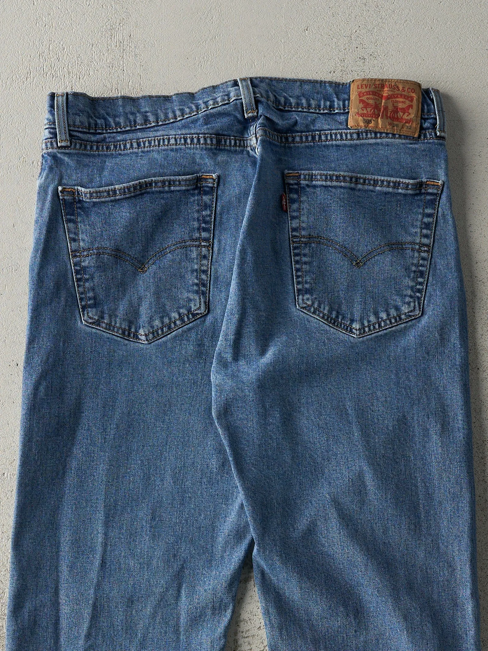 Vintage Y2K Mid Wash Levi's 505 Jeans (33x30.5) sold by Rebalance Vintage product image thumbnail 4