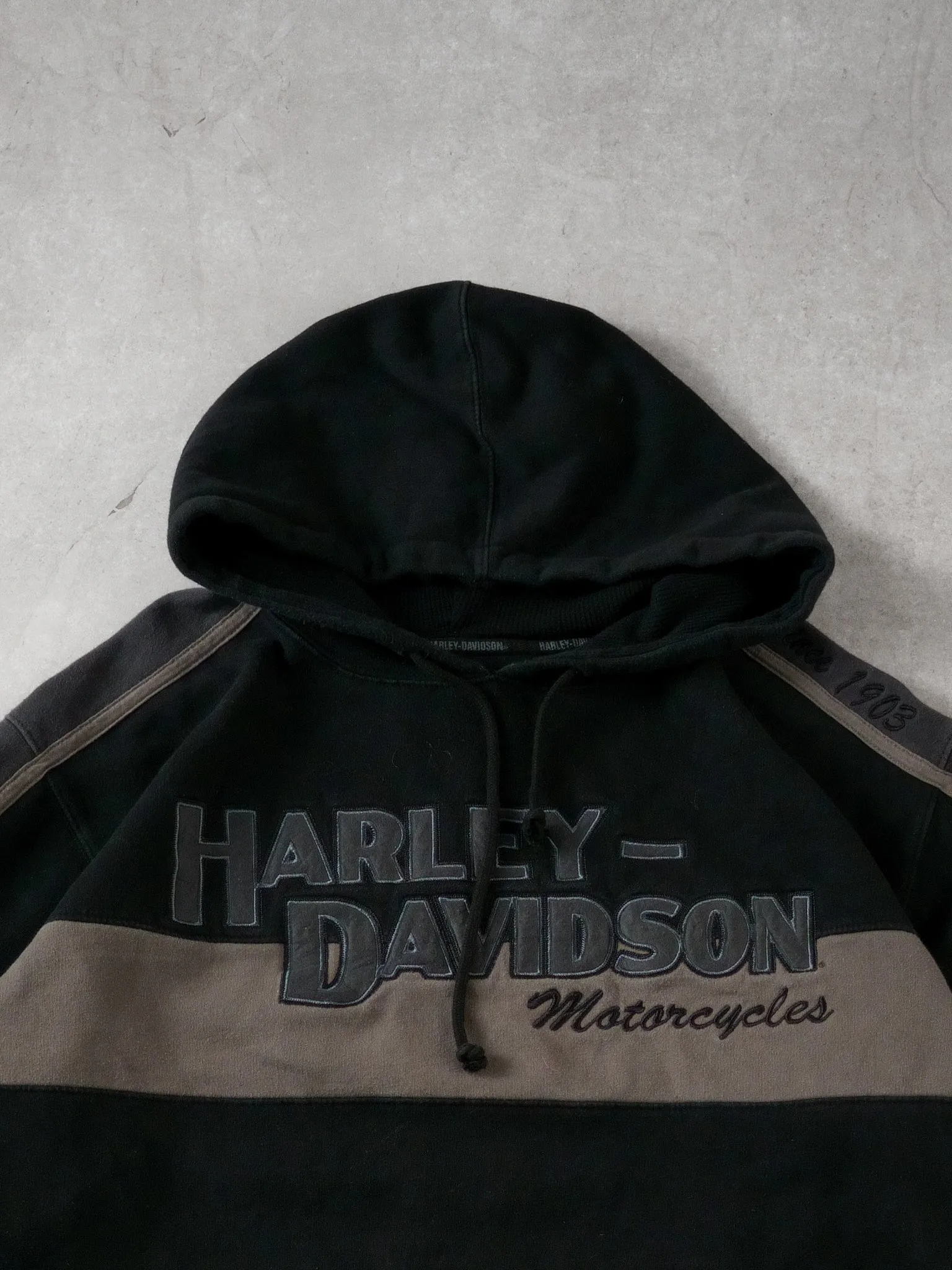 Vintage 90s Black and Grey Harley Davidson Hoodie (XXL) sold by Rebalance Vintage product image thumbnail 2