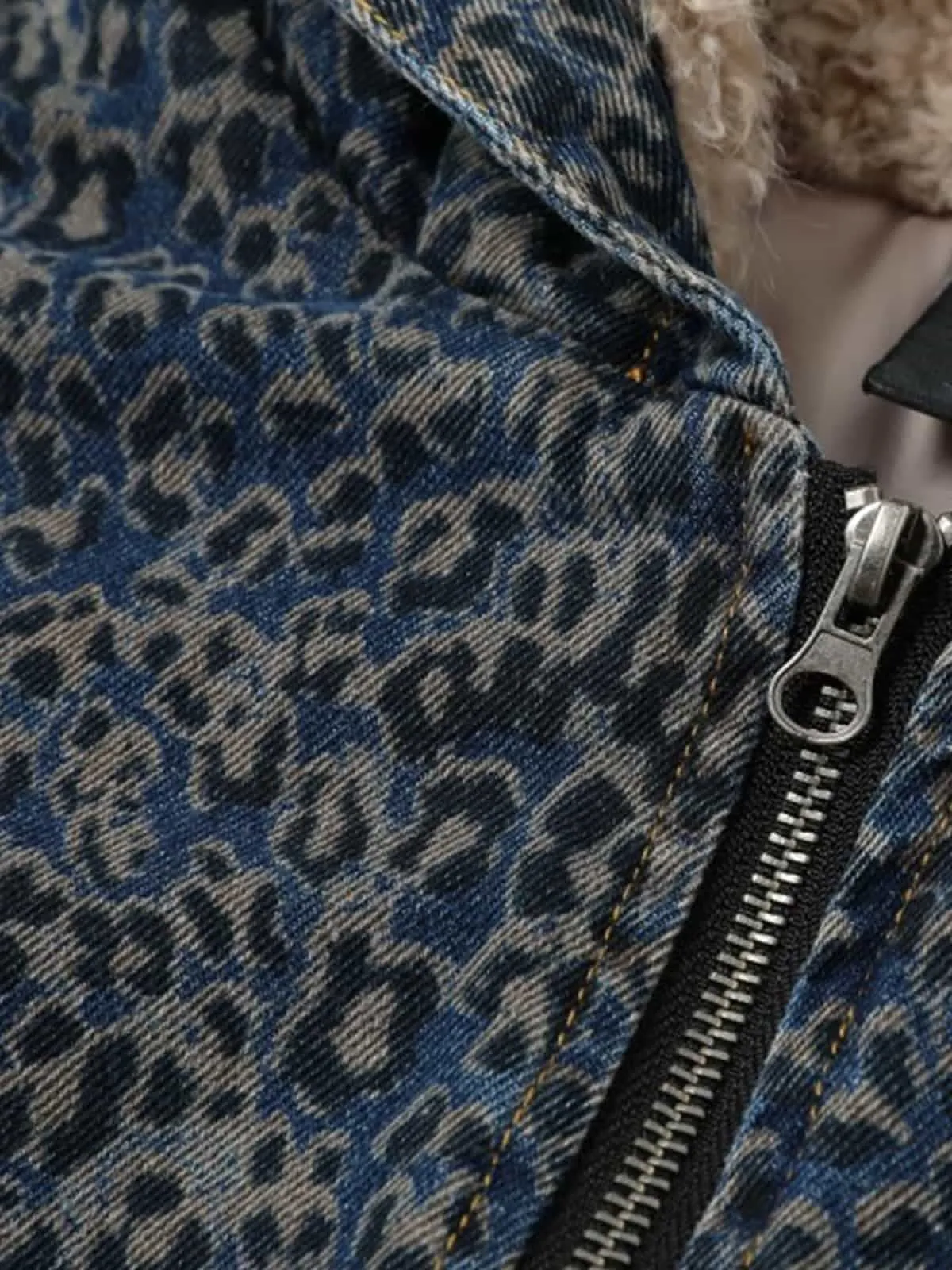 Vintage Lambswool Leopard Emblem Padded Jacket sold by Thesupermade product image thumbnail 4