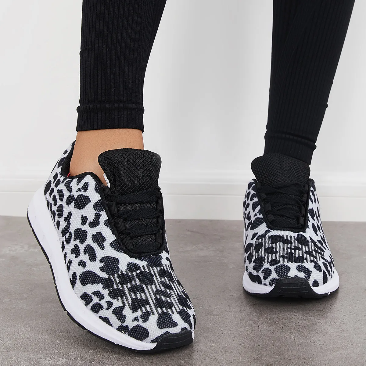 Lightweight Lace Up Athletic Sneakers Flat Running Shoes sold by Tinstree product image thumbnail 2