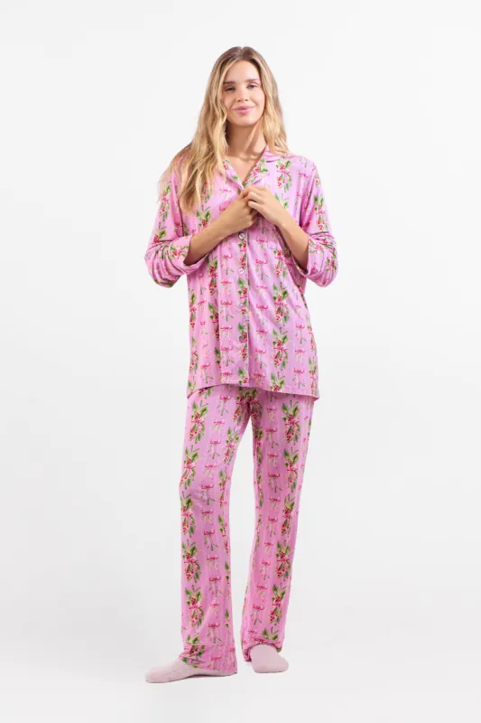 Holiday Pajamas - Meet Me Under The Mistletoe sold by Crickle Daisy