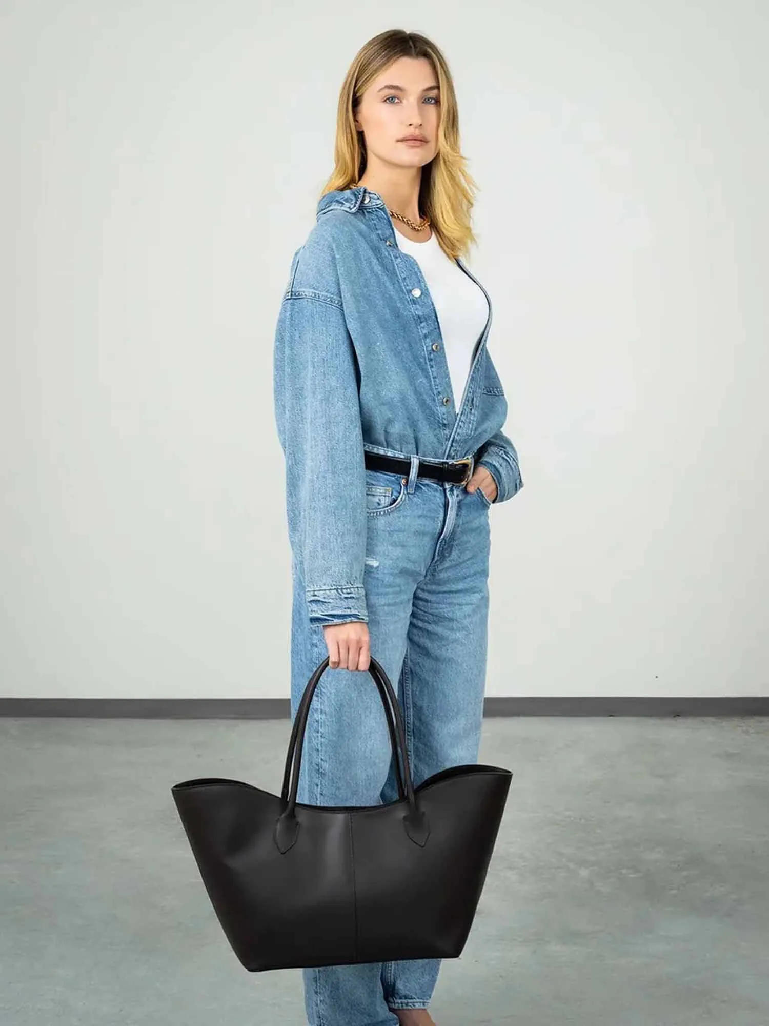 LOREN in Leather Calfskin Deep Brown sold by MADBAG product image thumbnail 2