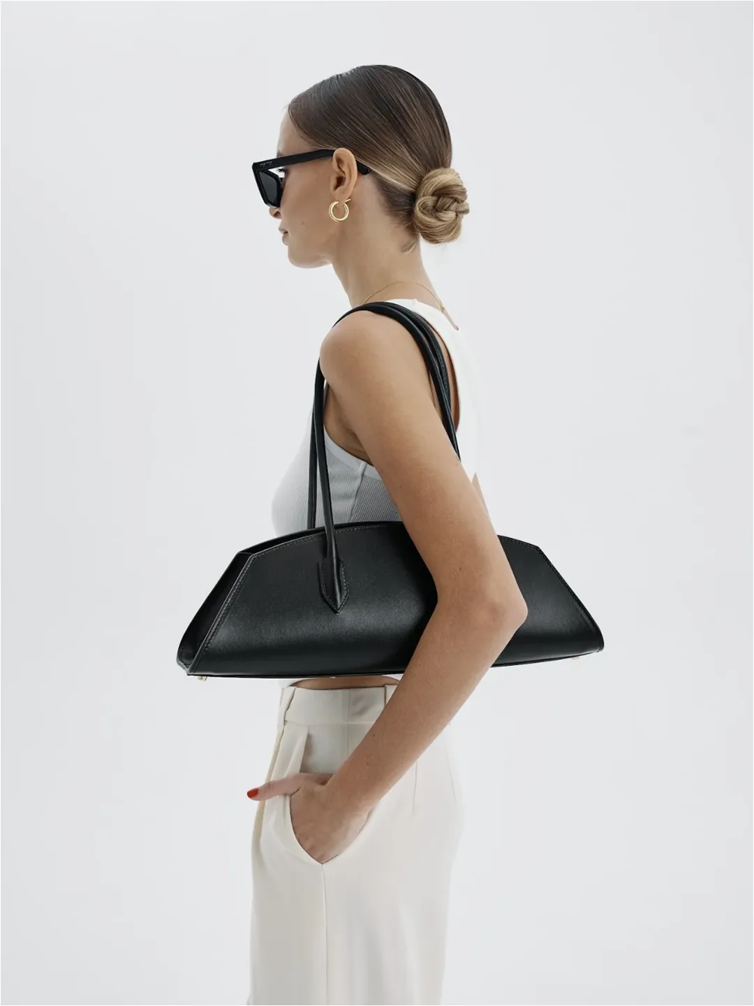 BASSOTTO in Leather Black sold by MADBAG