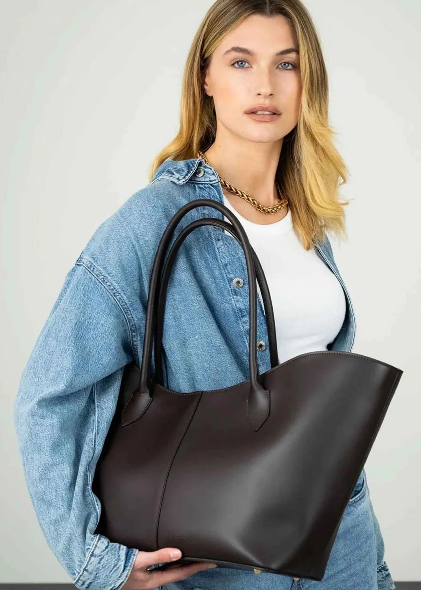 LOREN in Leather Calfskin Deep Brown sold by MADBAG product image thumbnail 3