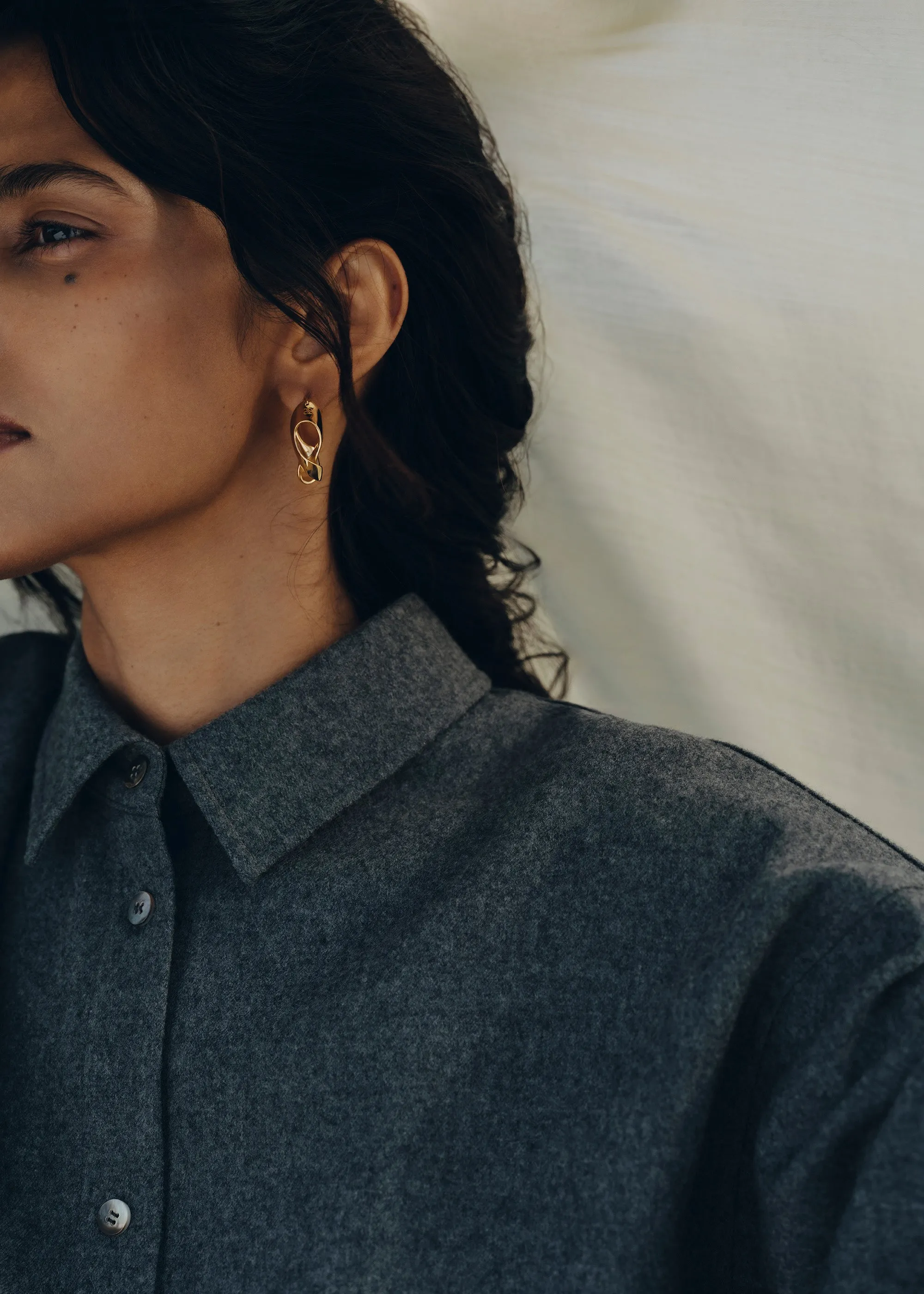 Éole Wavy Hoop Earrings - 24 carat gold-gilded sold by Polène product image thumbnail 5