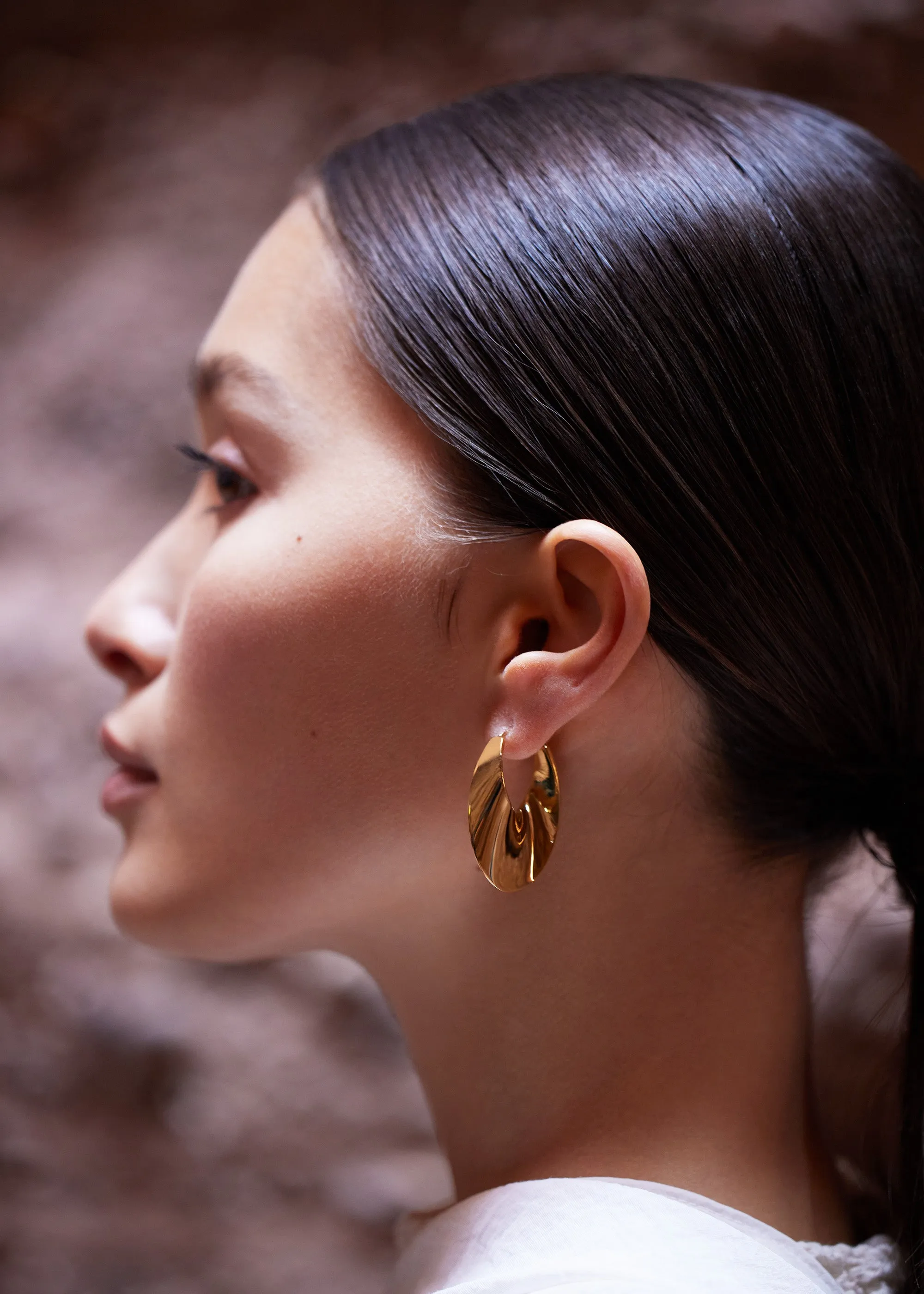 Éole Slim Hoop Earrings - 24 carat gold gilded sold by Polène product image thumbnail 4