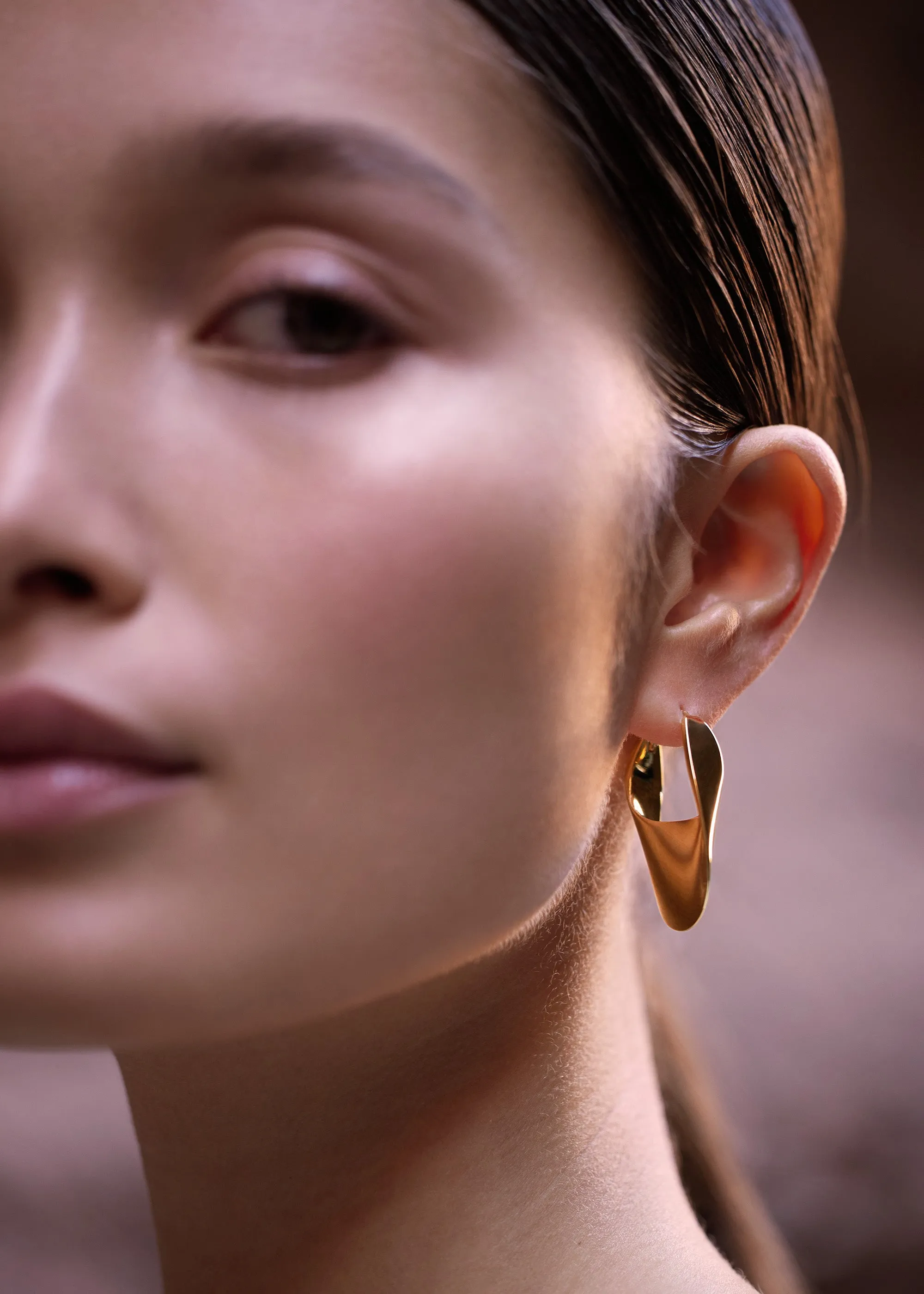 Éole Slim Hoop Earrings - 24 carat gold gilded sold by Polène product image thumbnail 3