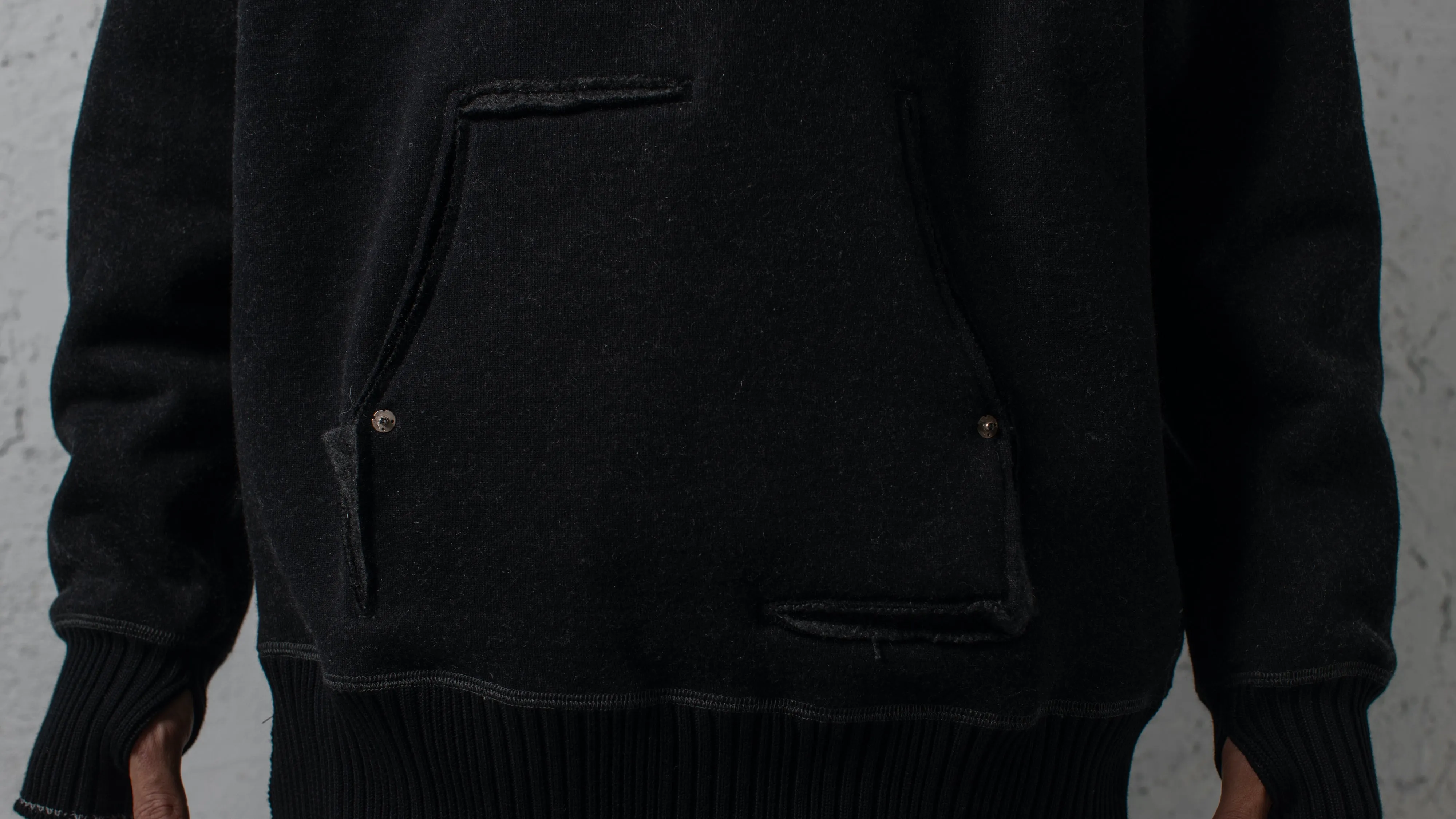 <span>23.2</span><span>MEN'S</span><span>"DISPLACEMENT"</span>CREWNECK SWEAT PARKA<BR>CASHMERE BLANKET<BR>BLACK sold by taichi murakami product image thumbnail 5