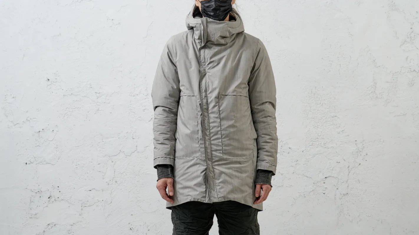 <span>25.2</span><span>"BASIC"</span>MOUNTAIN PARKA SEMILONG ORIGAMI SLEEVE PRIMALOFT<br>ULTRA LIGHT 3 LAYER NYLON<br>DUSTY WHITE sold by taichi murakami