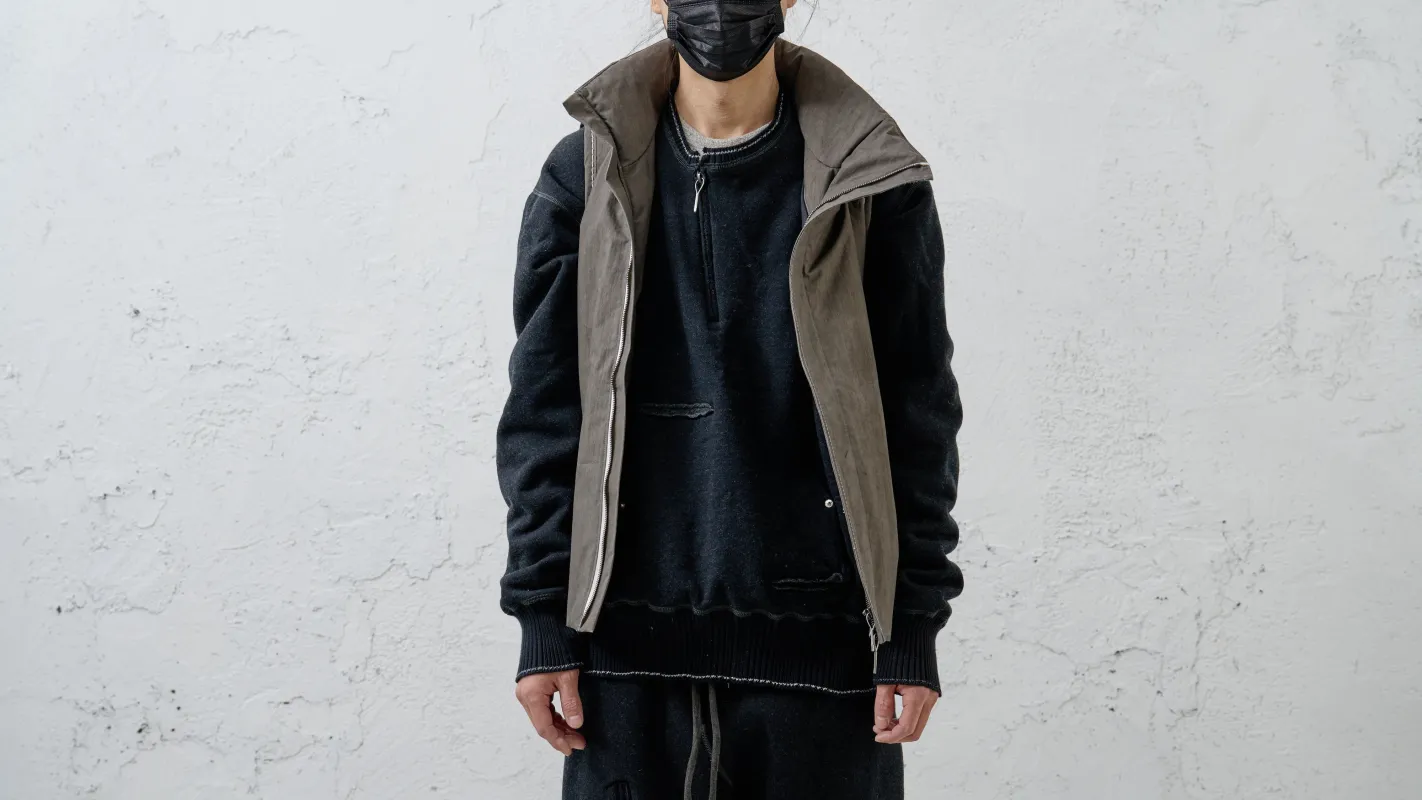 <span>25.2</span><span>"BASIC"</span>HIGHNECK VEST PRIMALOFT<br>3 LAYER NYLON<br>DUSTY GREY sold by taichi murakami