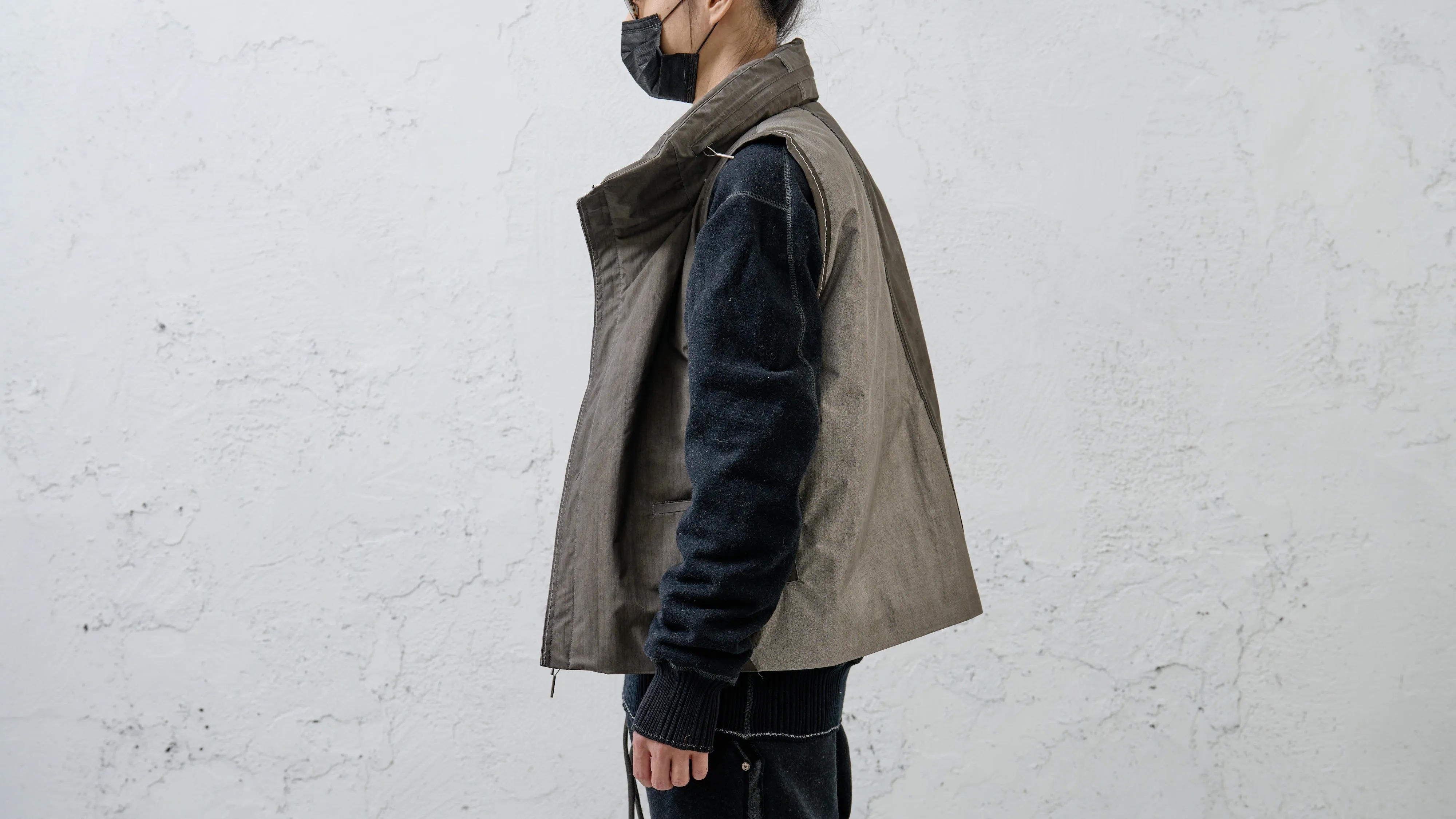 <span>25.2</span><span>"BASIC"</span>HIGHNECK VEST PRIMALOFT<br>3 LAYER NYLON<br>DUSTY GREY sold by taichi murakami product image thumbnail 3