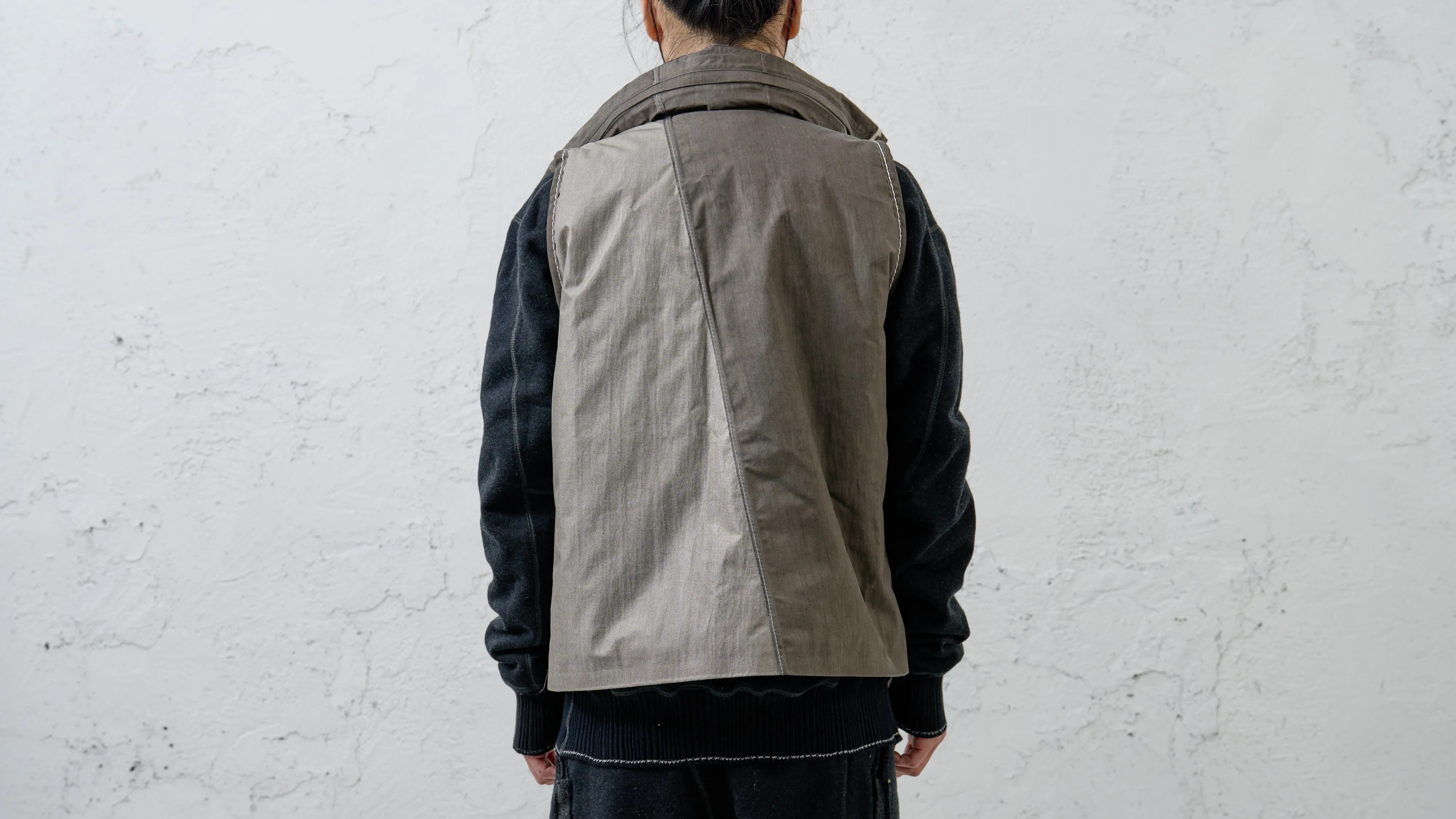 <span>25.2</span><span>"BASIC"</span>HIGHNECK VEST PRIMALOFT<br>3 LAYER NYLON<br>DUSTY GREY sold by taichi murakami product image thumbnail 4