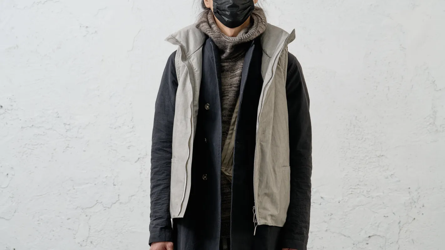 <span>25.2</span><span>"BASIC"</span>HIGHNECK VEST PRIMALOFT<br>3 LAYER NYLON<br>DUSTY WHITE sold by taichi murakami