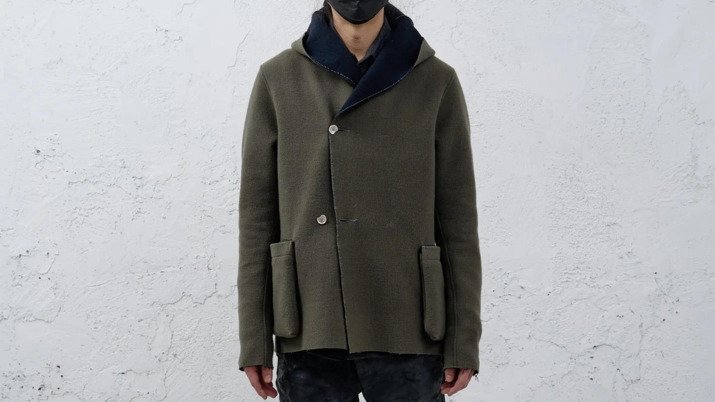 <span>26.2</span><span>"COIN"</span>HOODED JACKET<br>M.CASHMERE WFACE<br>BLACK/KHAKI sold by taichi murakami