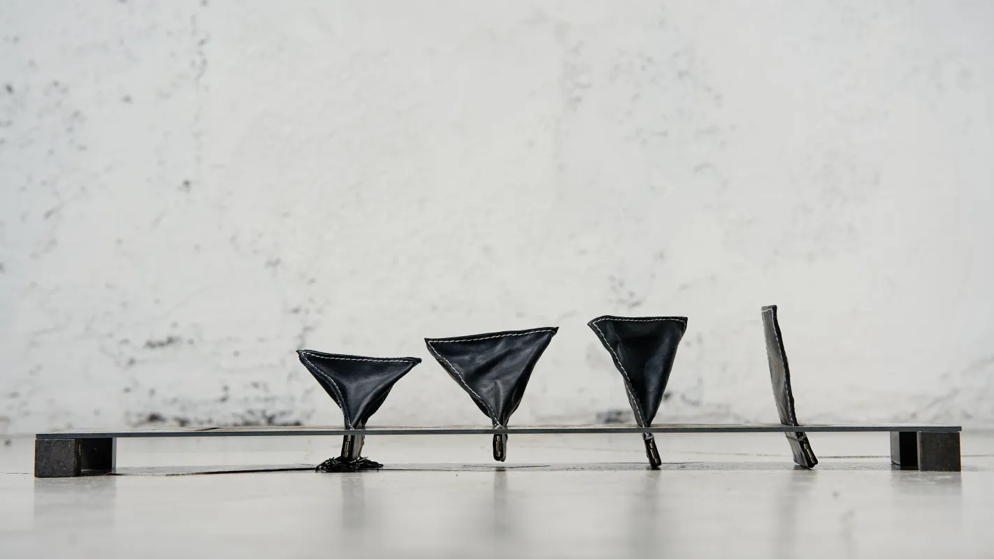 <span>25.1</span><span>"ANGLE"</span>COINCASE START KIT<br>HORSE FULL GRAIN<br>BLACK made by taichi murakami