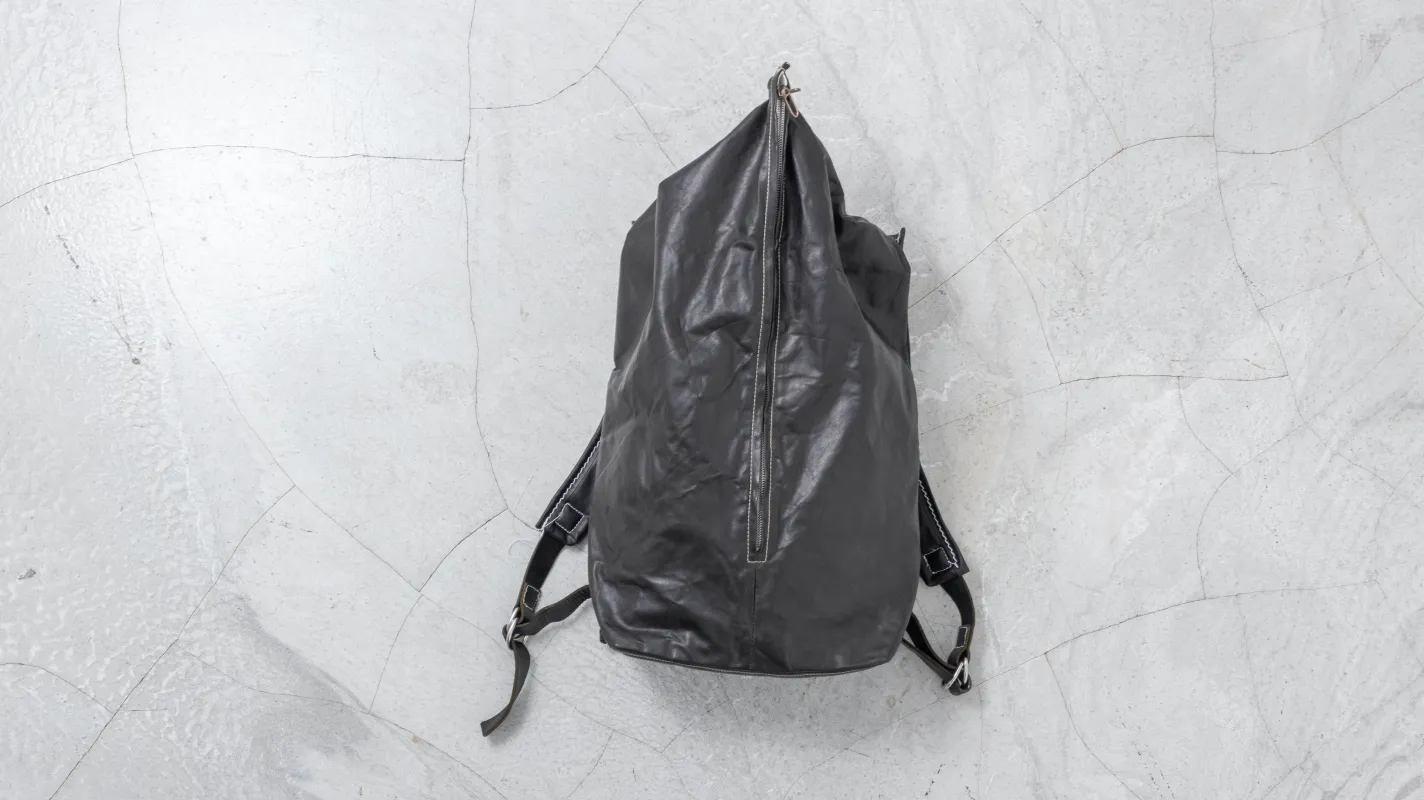 <SPAN>22.1</SPAN><SPAN>" OTHERS "</SPAN>BACKPACK 22.5<BR>HORSE FULL GRAIN<BR>BLACK made by taichi murakami