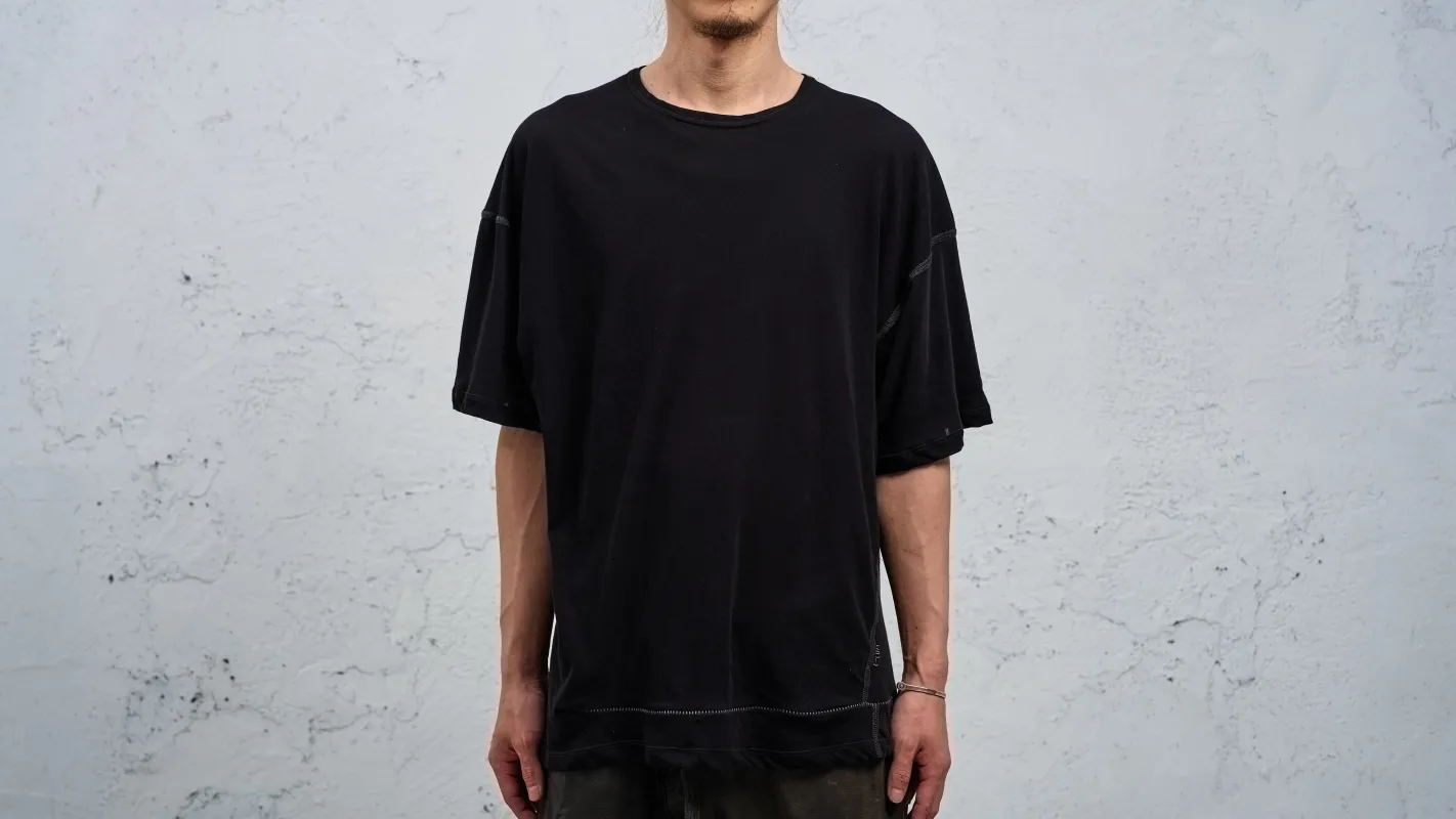 <span>27.1</span><span>"DISPLACEMENT"</span>T-SHIRTS S/S OVERSIZED<br>DRY COTTON JERSEY 60/1<br>BLACK made by taichi murakami