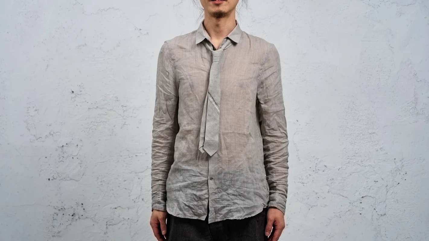 <span>27.1</span><span>"DISPLACEMENT"</span>INSIDE SHIRT<br>ULTRA LIGHT RAMIE<br>LIGHT CARBON made by taichi murakami