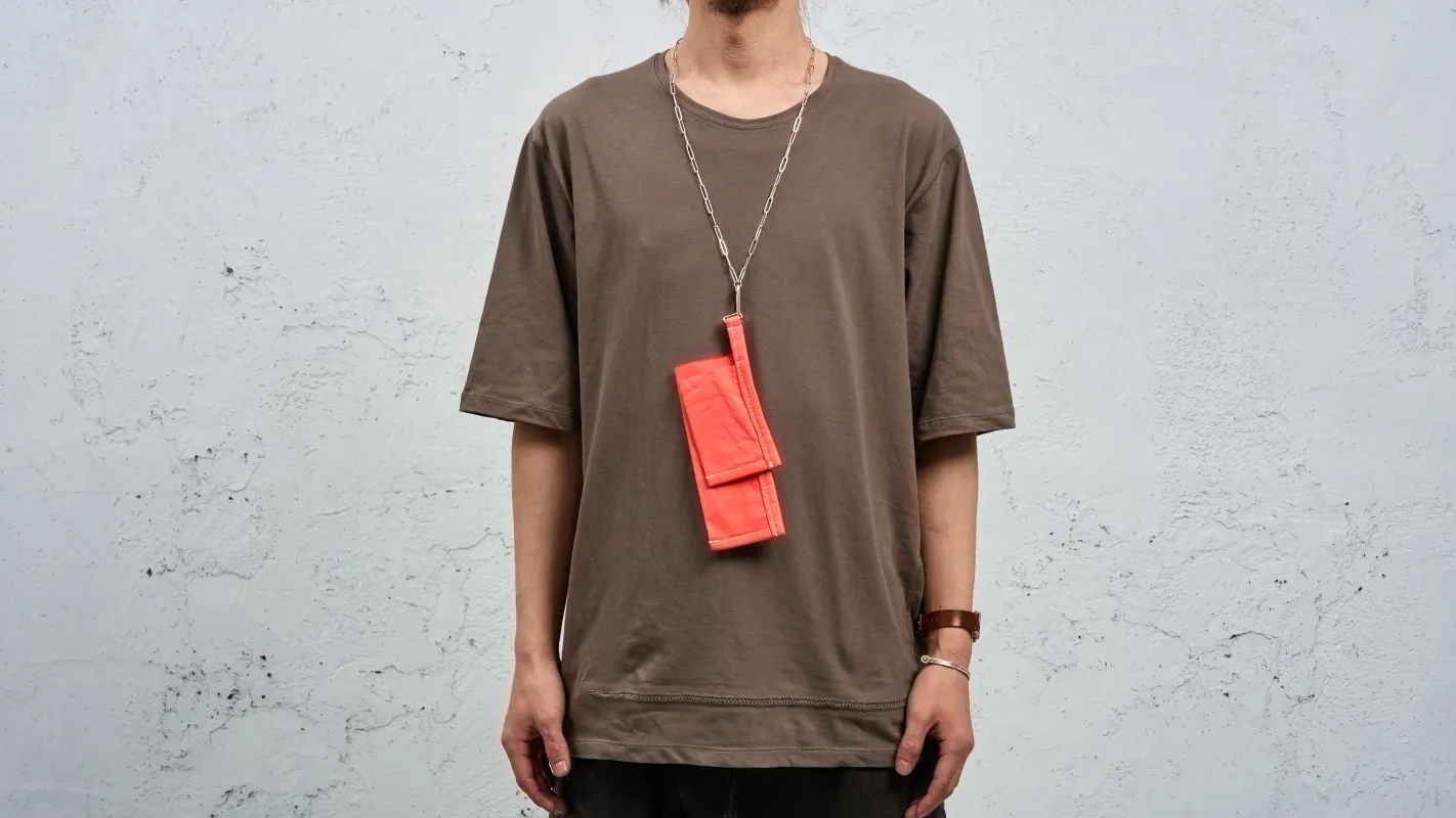 <span>27.1</span><span>"OTHERS"</span>OPTICAL CASE NECKLACE<br>BISON FULL GRAIN 0.8<br>COL.B3 PINK made by taichi murakami