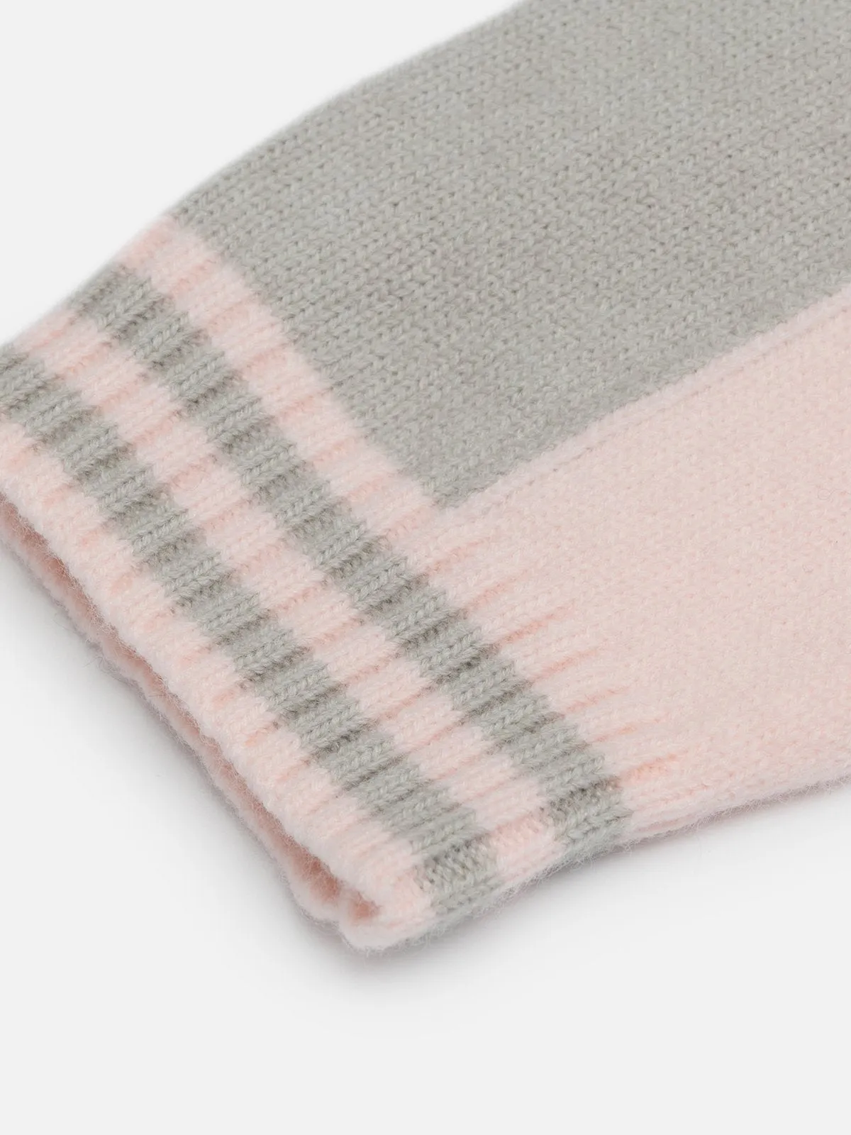 Aelfric Eden Color Blocking V-Neck Sweater sold by Aelfric Eden product image thumbnail 4