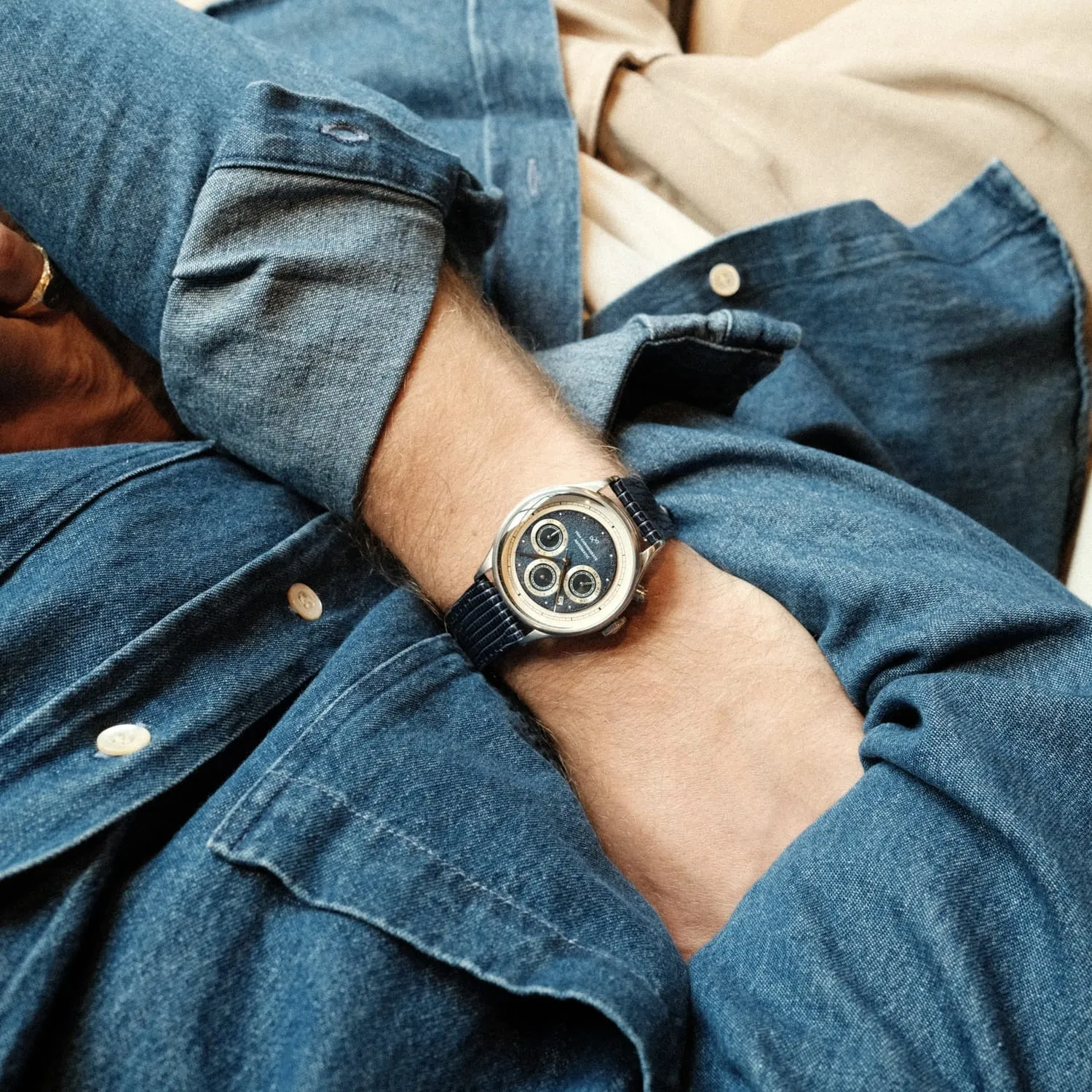 1564 Chronodate Automatic, Steel / Blue sold by About Vintage product image thumbnail 2