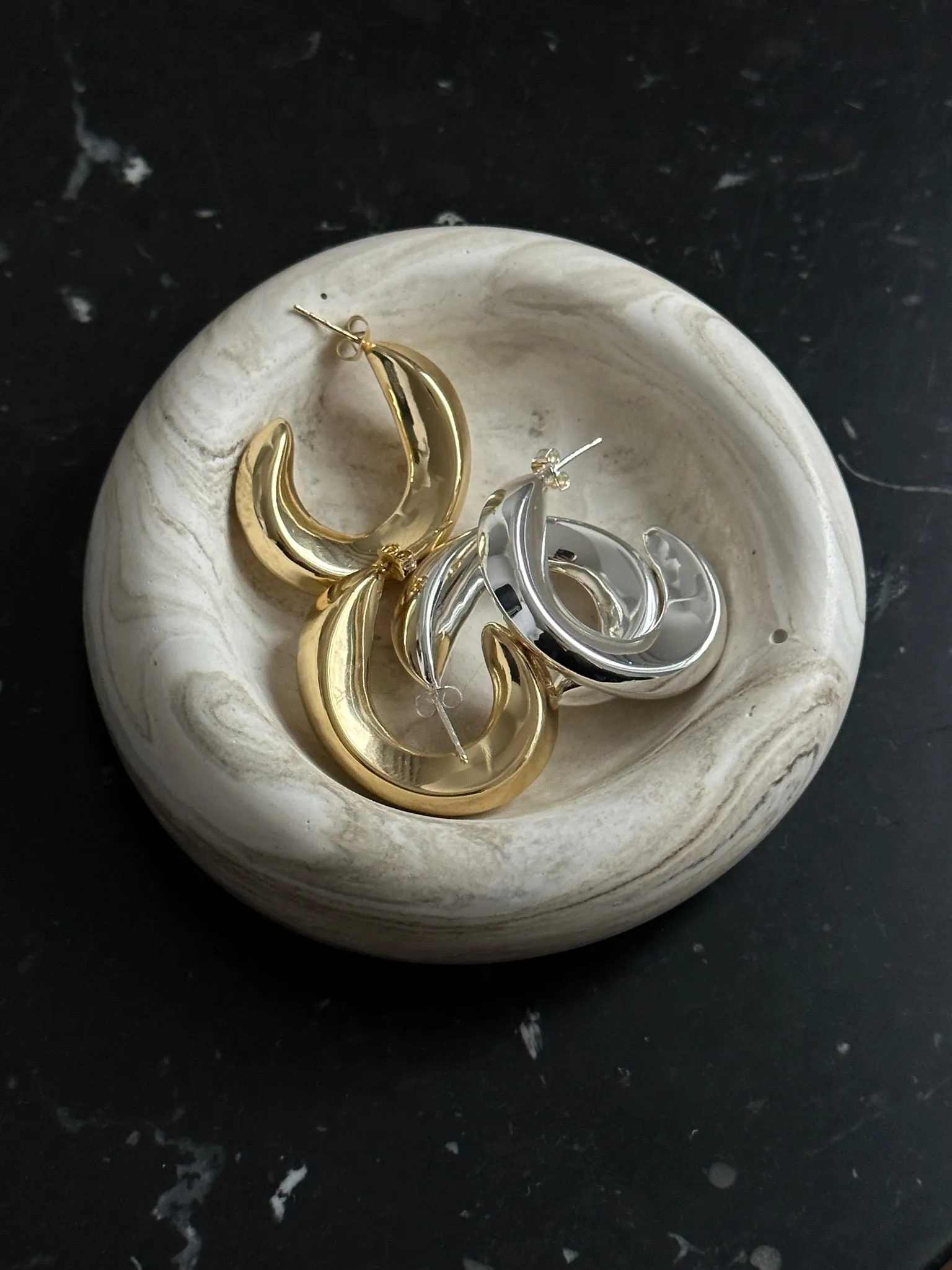 THE CURVE HOOP sold by Lisa Gozlan product image thumbnail 5