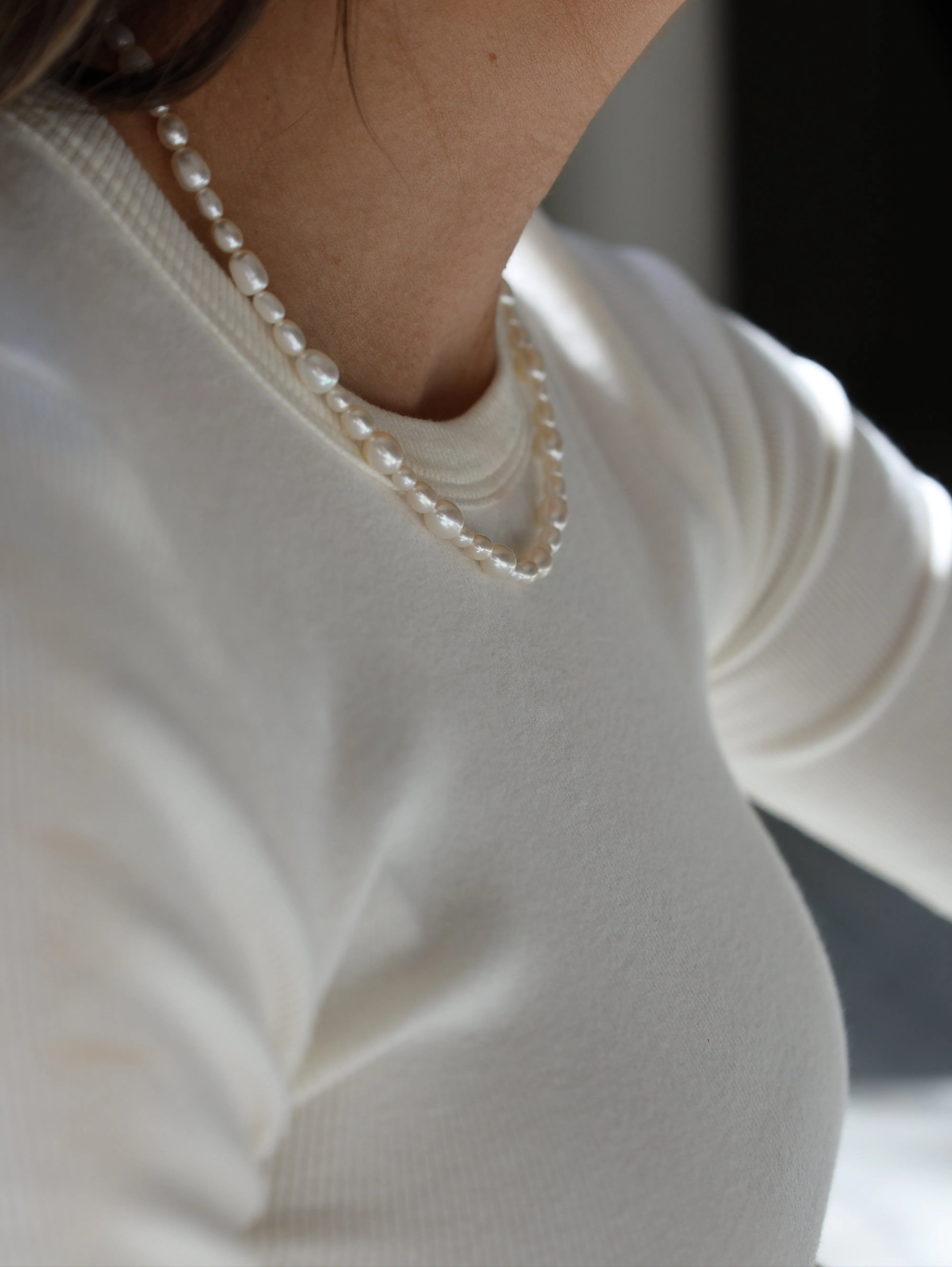 THE GRADUATED PEARL NECKLACE sold by Lisa Gozlan product image thumbnail 4