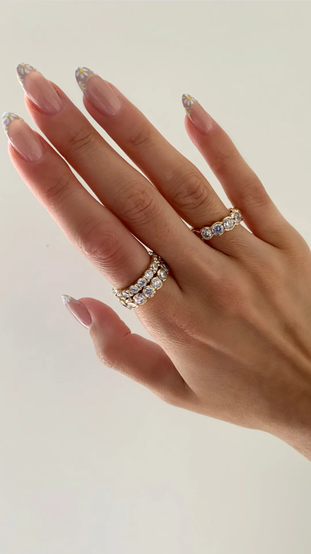 THE SCALLOPED ETERNITY RING sold by Lisa Gozlan product image thumbnail 4