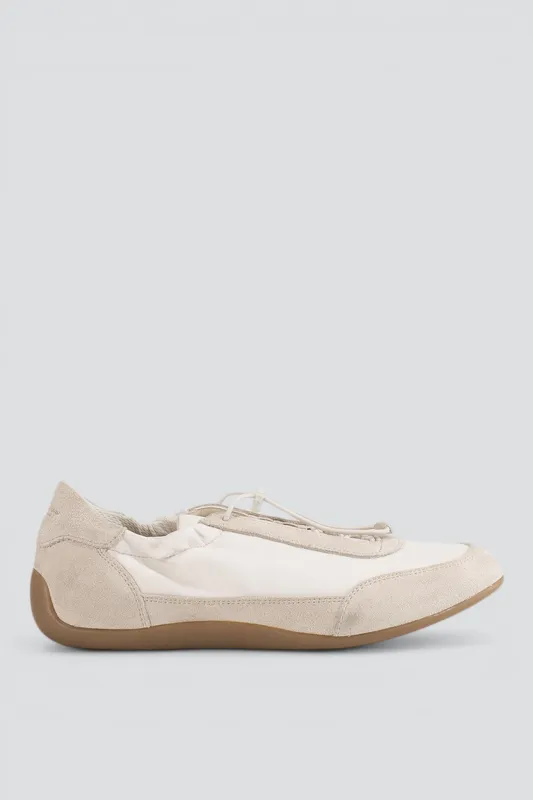 Off White Hollie Shoe made by Vagabond