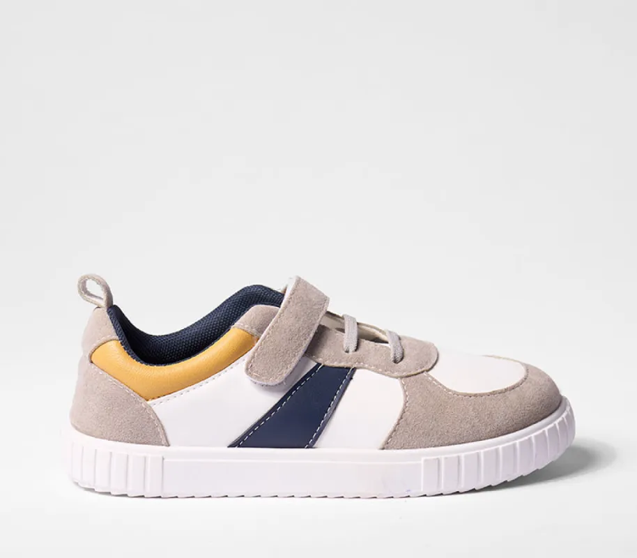 Flat Sneaker sold by Rage