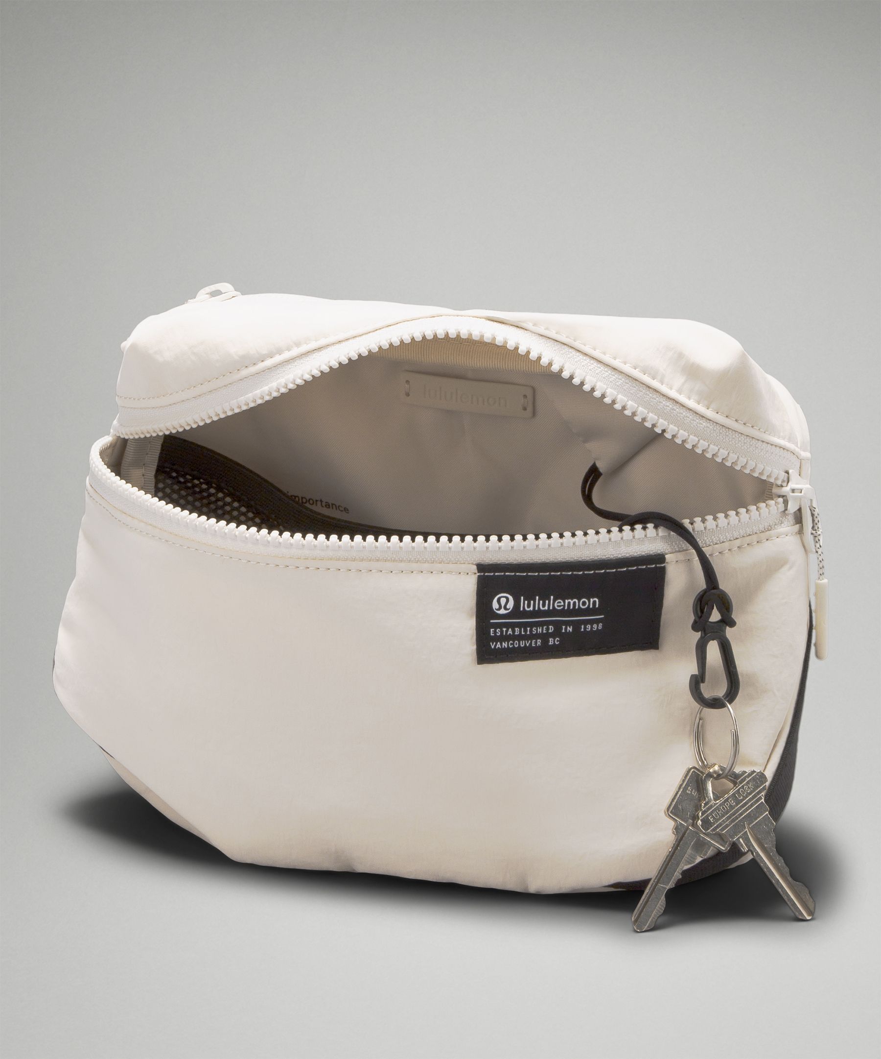 Clean Lines Belt Bag 2L sold by Lululemon product image thumbnail 5