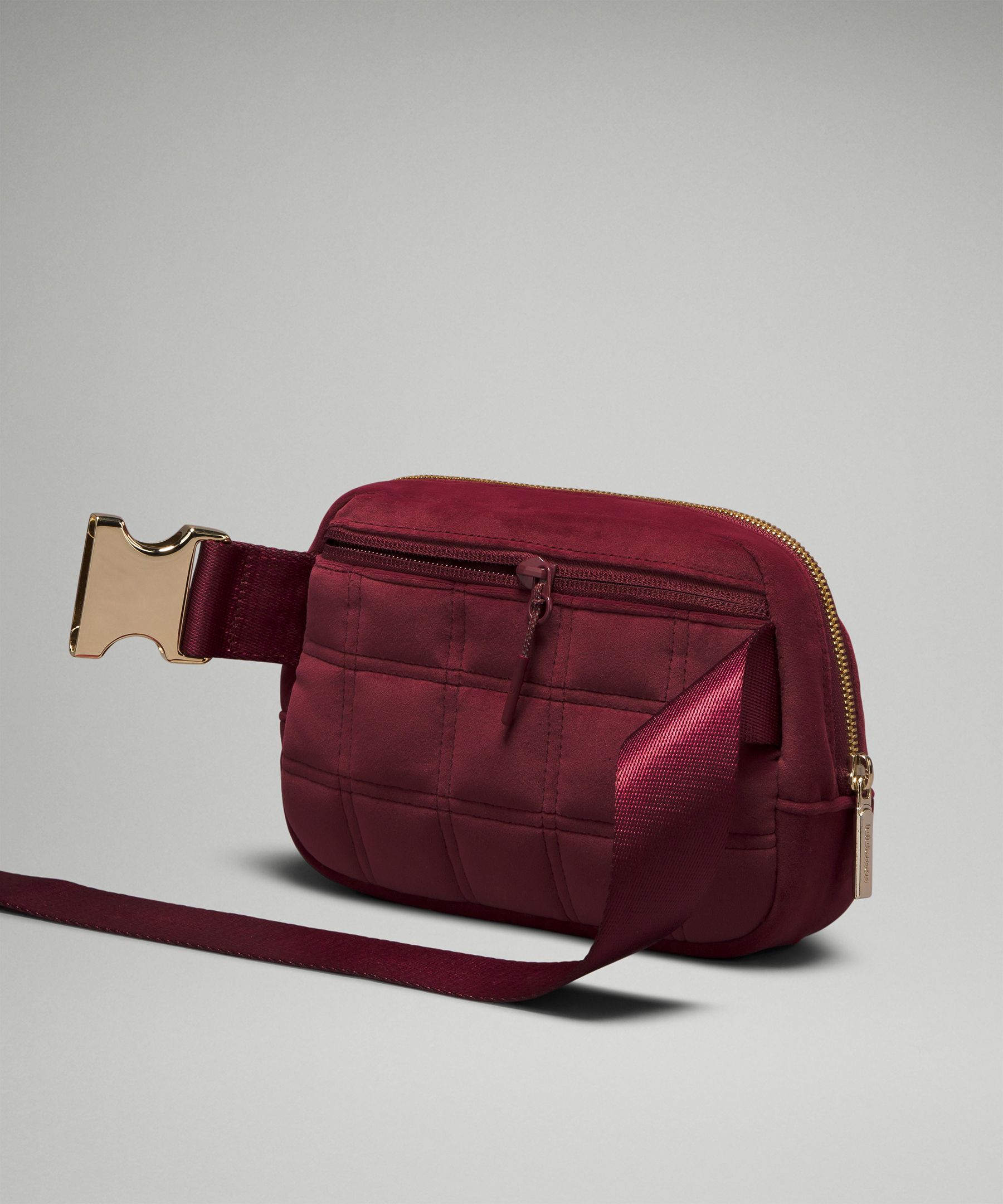 Everywhere Belt Bag 1L *Quilted Velour sold by Lululemon product image thumbnail 4