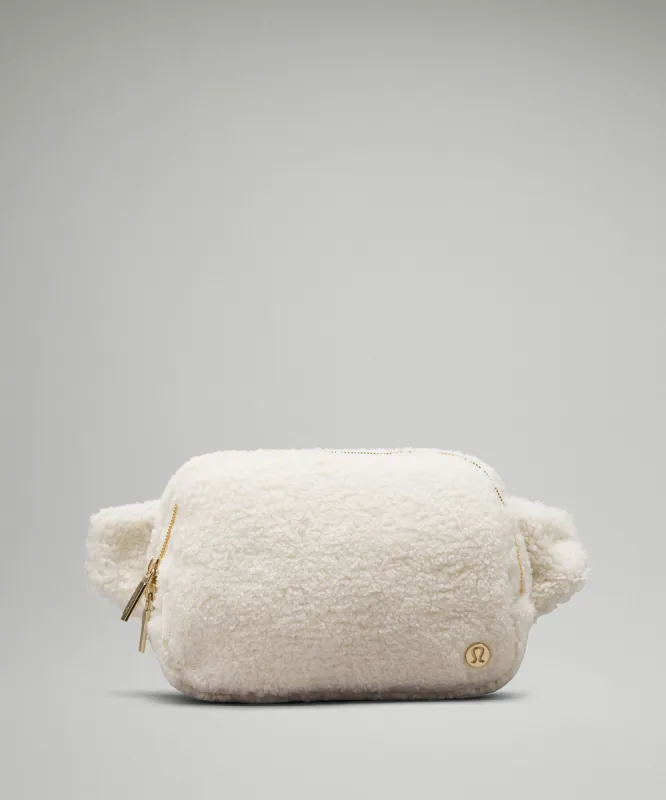 Everywhere Belt Bag Large 2L *Fleece sold by Lululemon