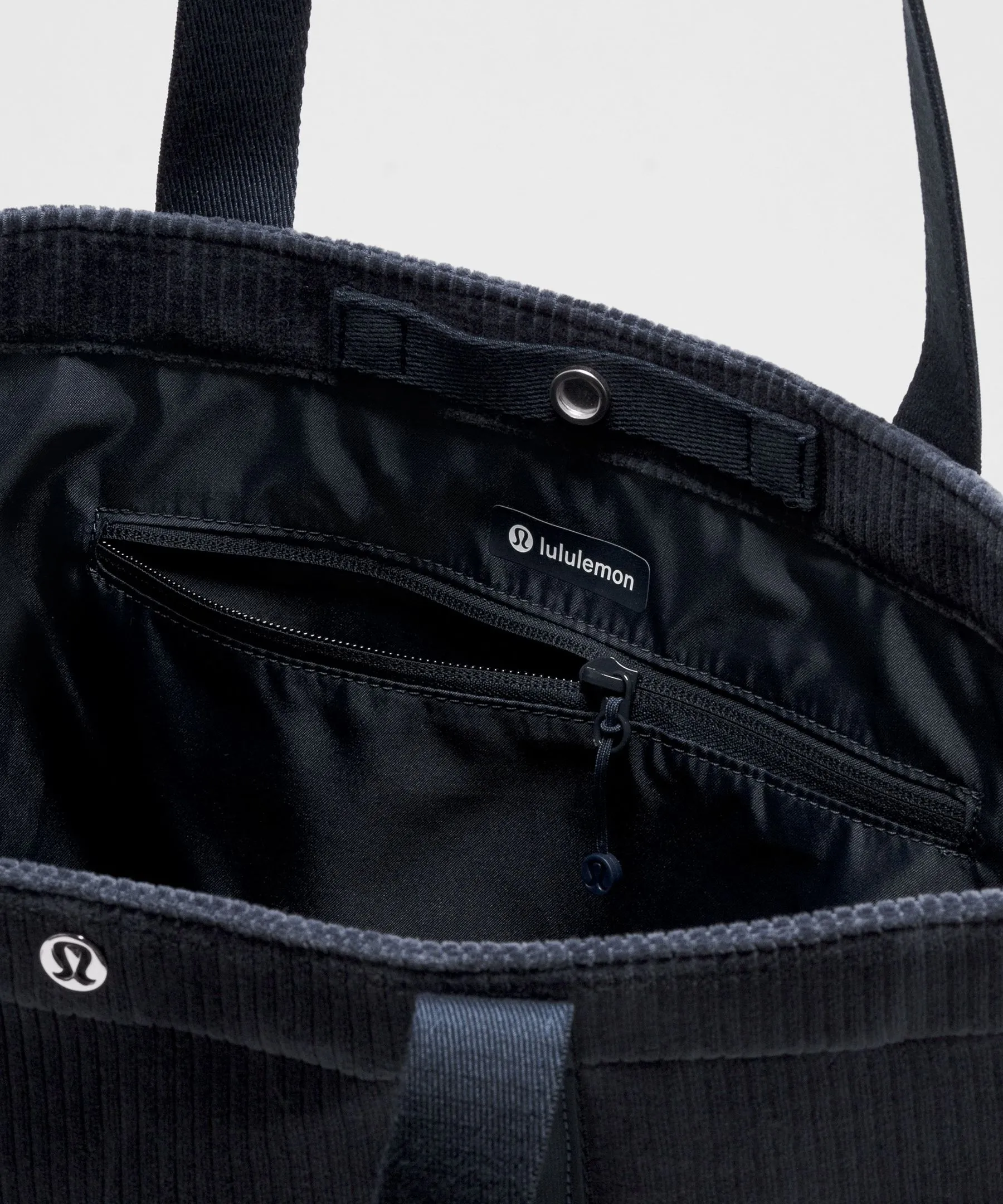Daily Multi-Pocket Tote Bag 20L *Corduroy sold by Lululemon product image thumbnail 4