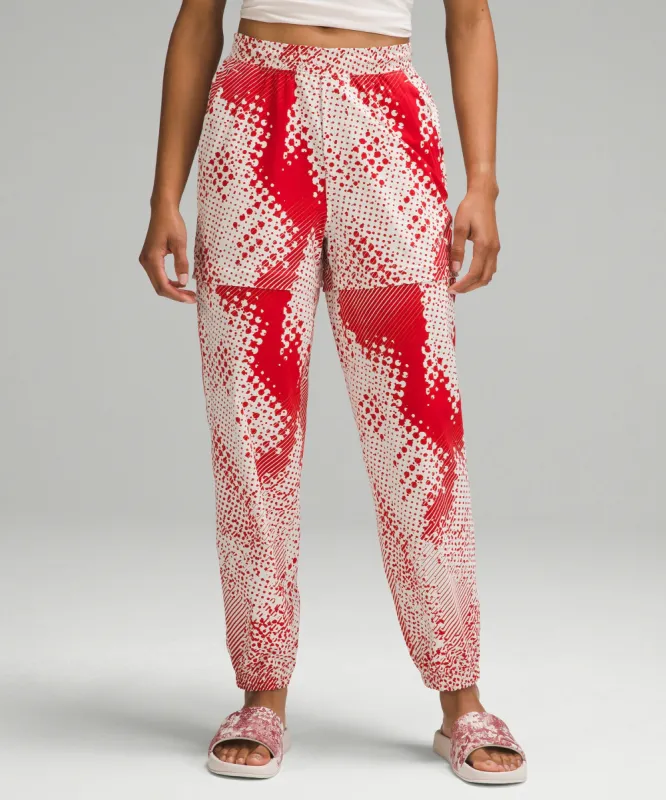 Team Canada Convertible Mid-Rise Pant *COC Logo sold by Lululemon