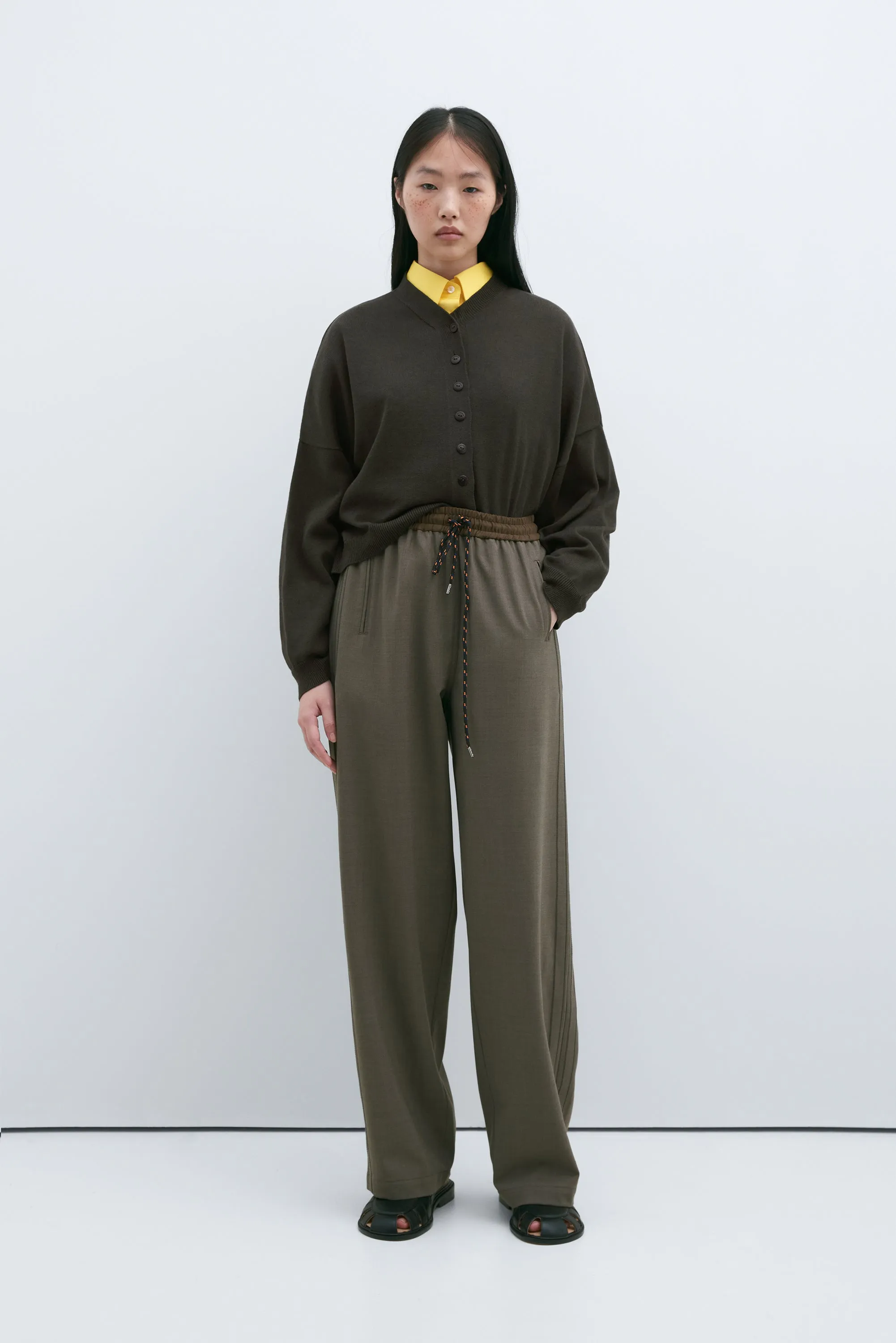 TAILORING RELAXED PANTS TAUPE sold by Cordera