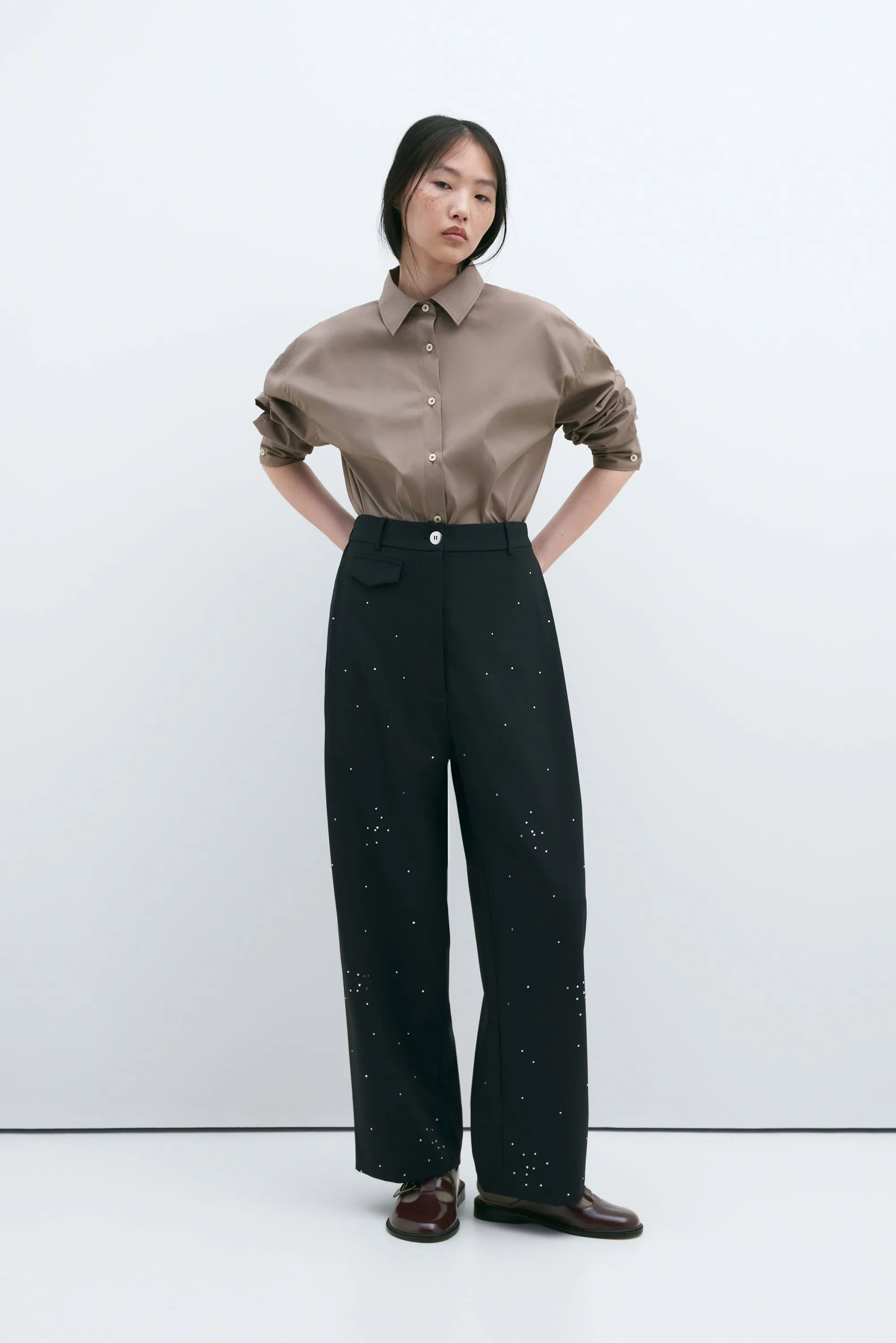 EMBELLISHED TAILORING PANTS BLACK sold by Cordera