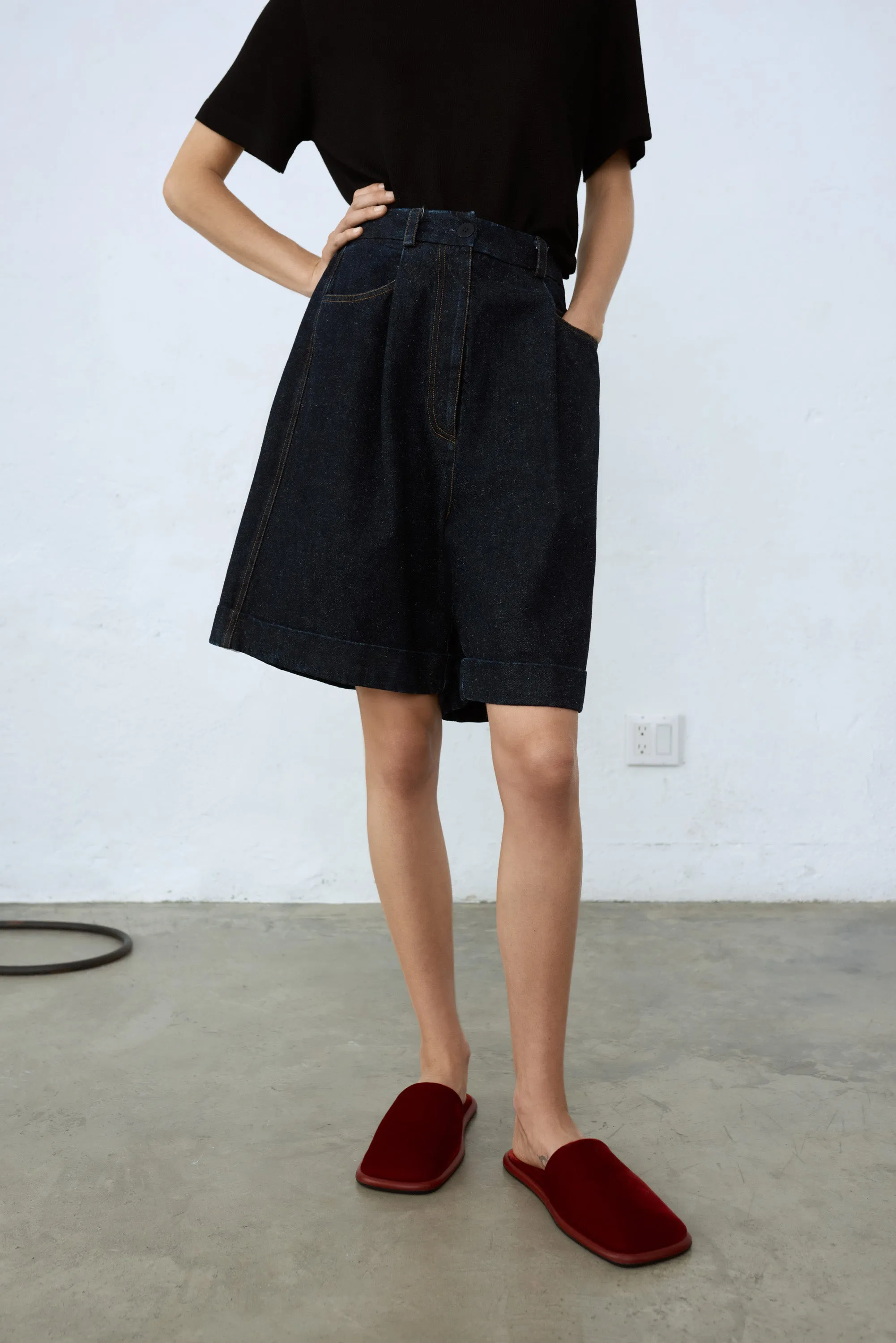 PLEATED BERMUDA SHORTS DARK NAVY sold by Cordera product image thumbnail 2