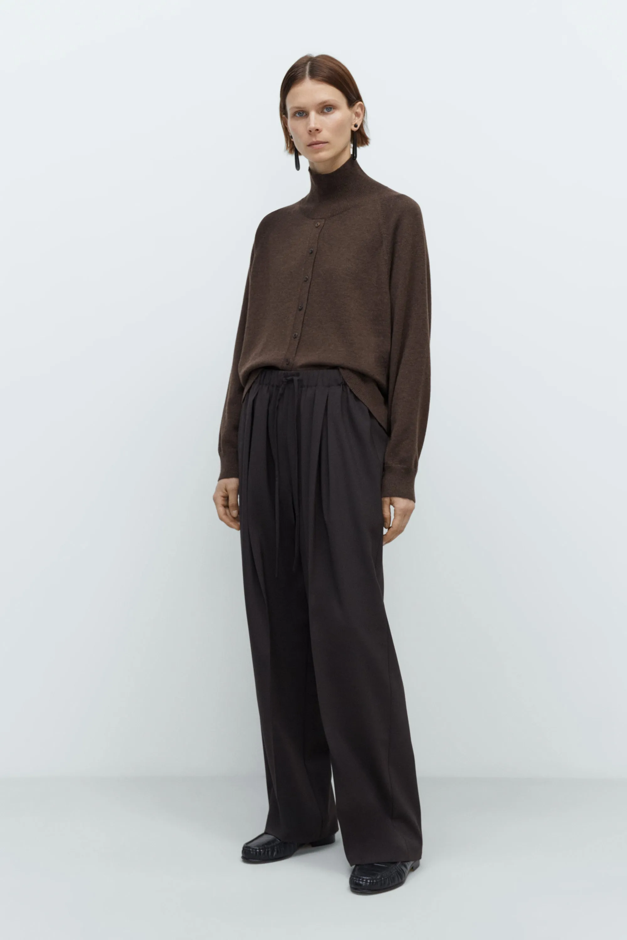 PLEATED RELAXED PANTS sold by Cordera