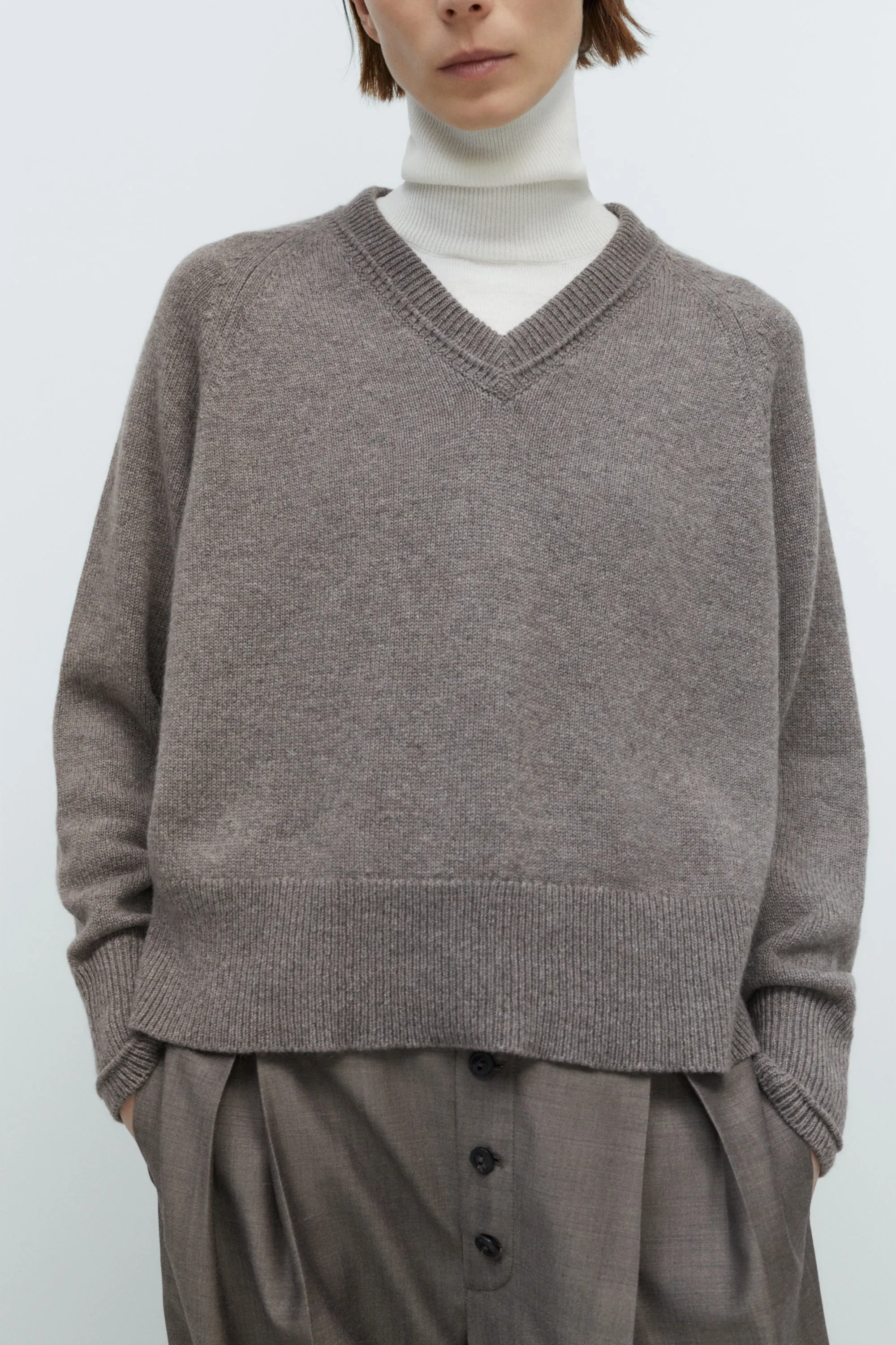 CASHMERE V-NECK SWEATER sold by Cordera product image thumbnail 2