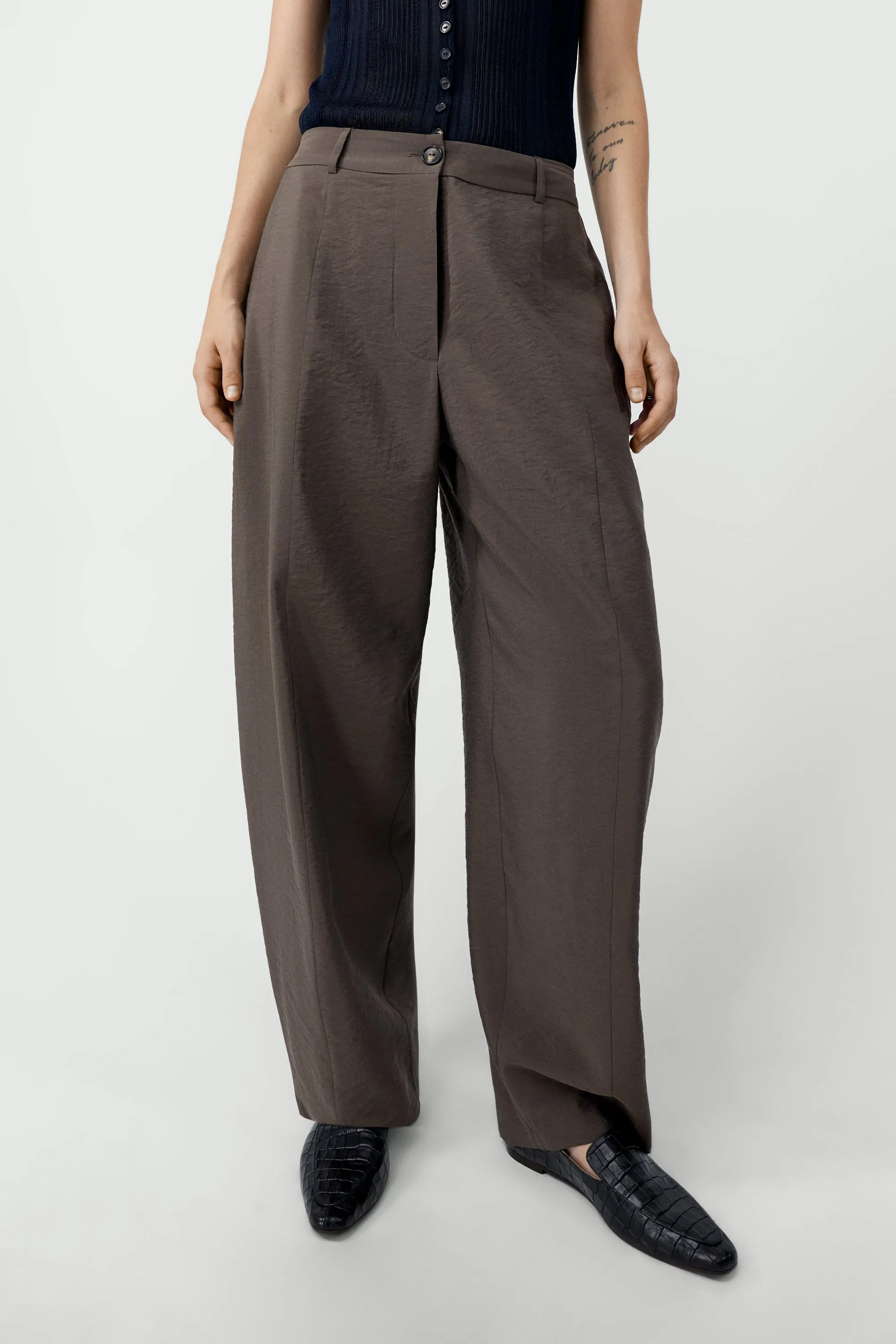 SILK BARREL PANTS sold by Cordera product image thumbnail 2