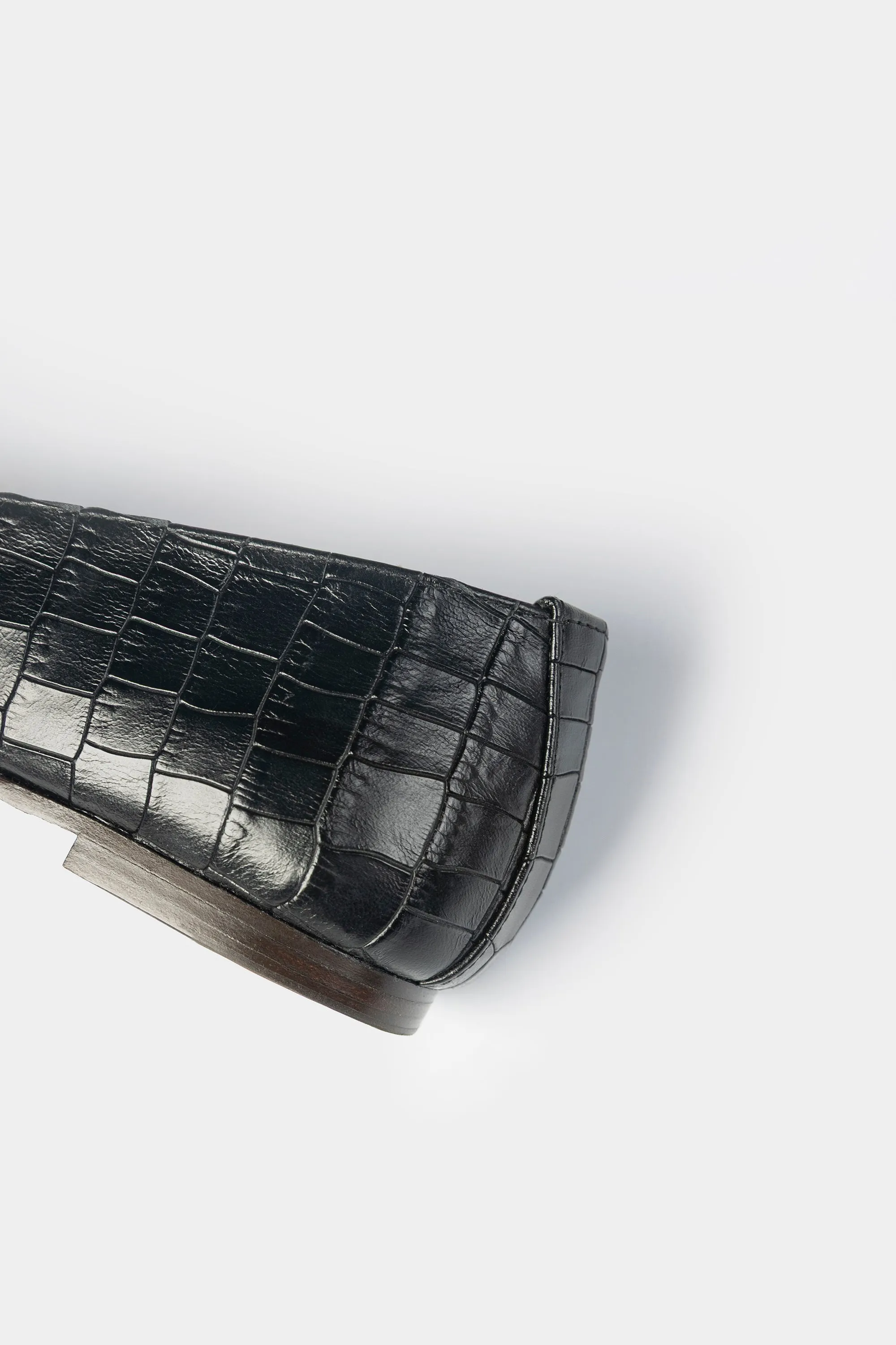 POINTY CROCODILE LOAFER sold by Cordera product image thumbnail 5