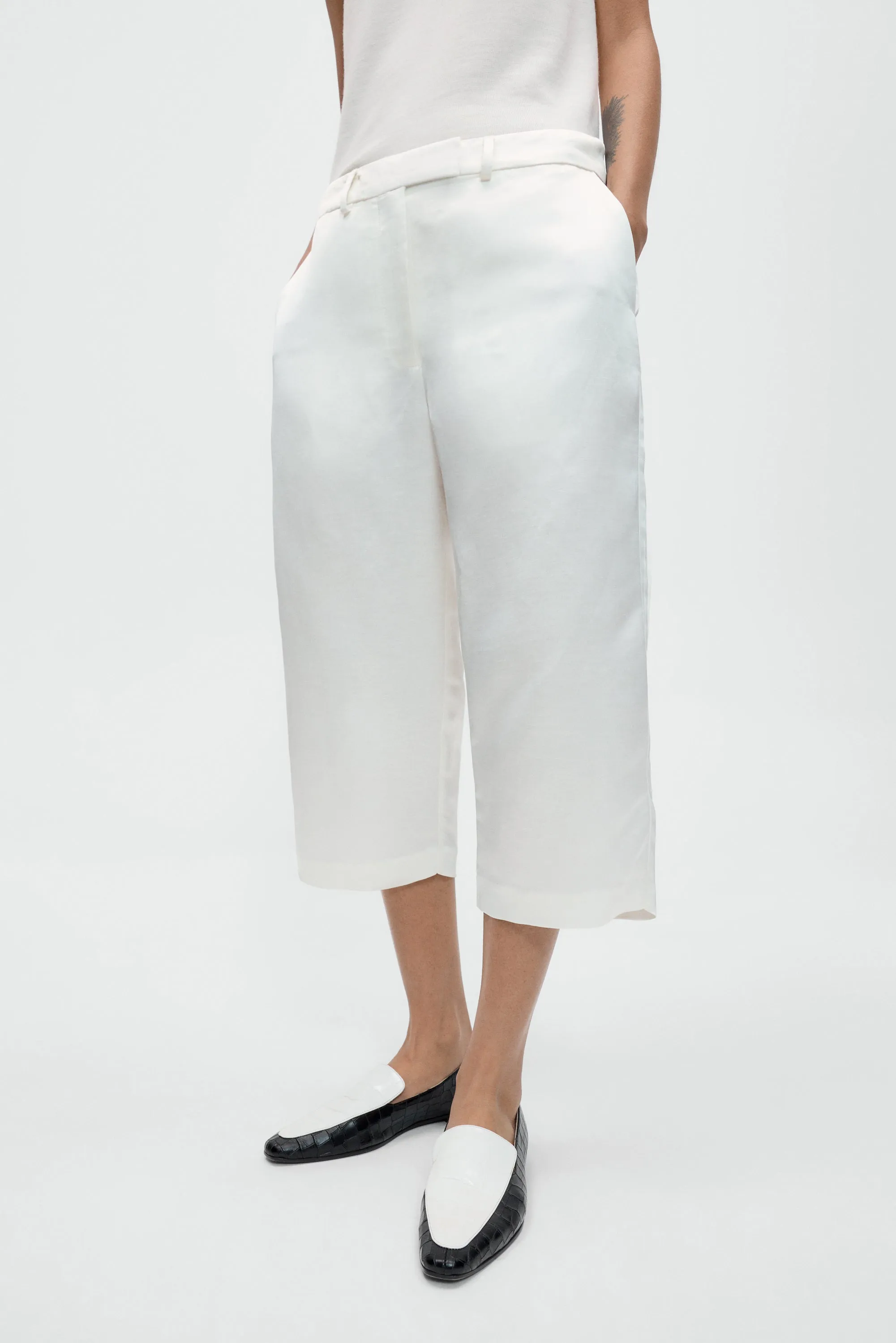 LOW RISE SATIN CAPRI PANTS sold by Cordera product image thumbnail 2