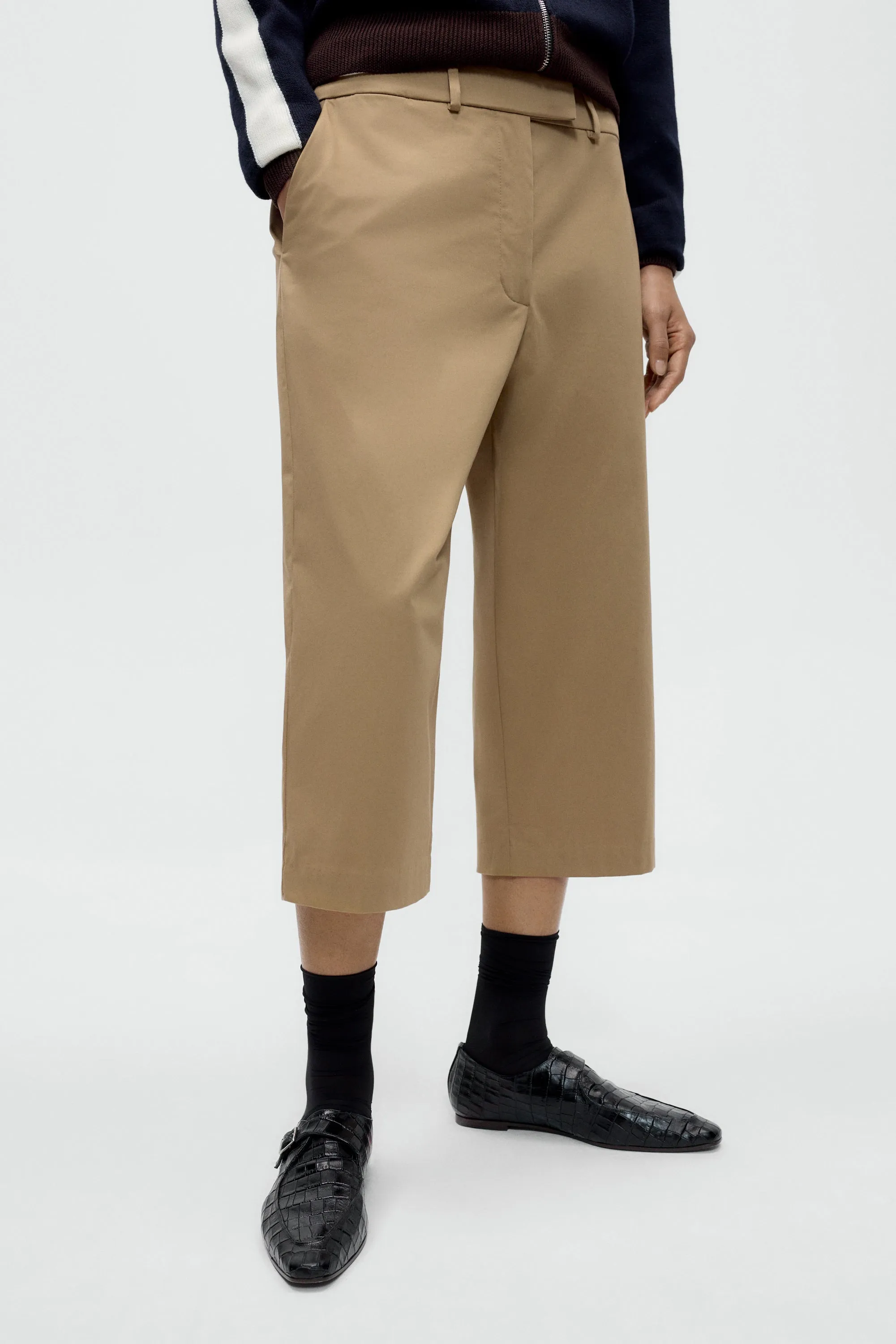 LOW RISE COTTON CAPRI PANTS sold by Cordera product image thumbnail 2